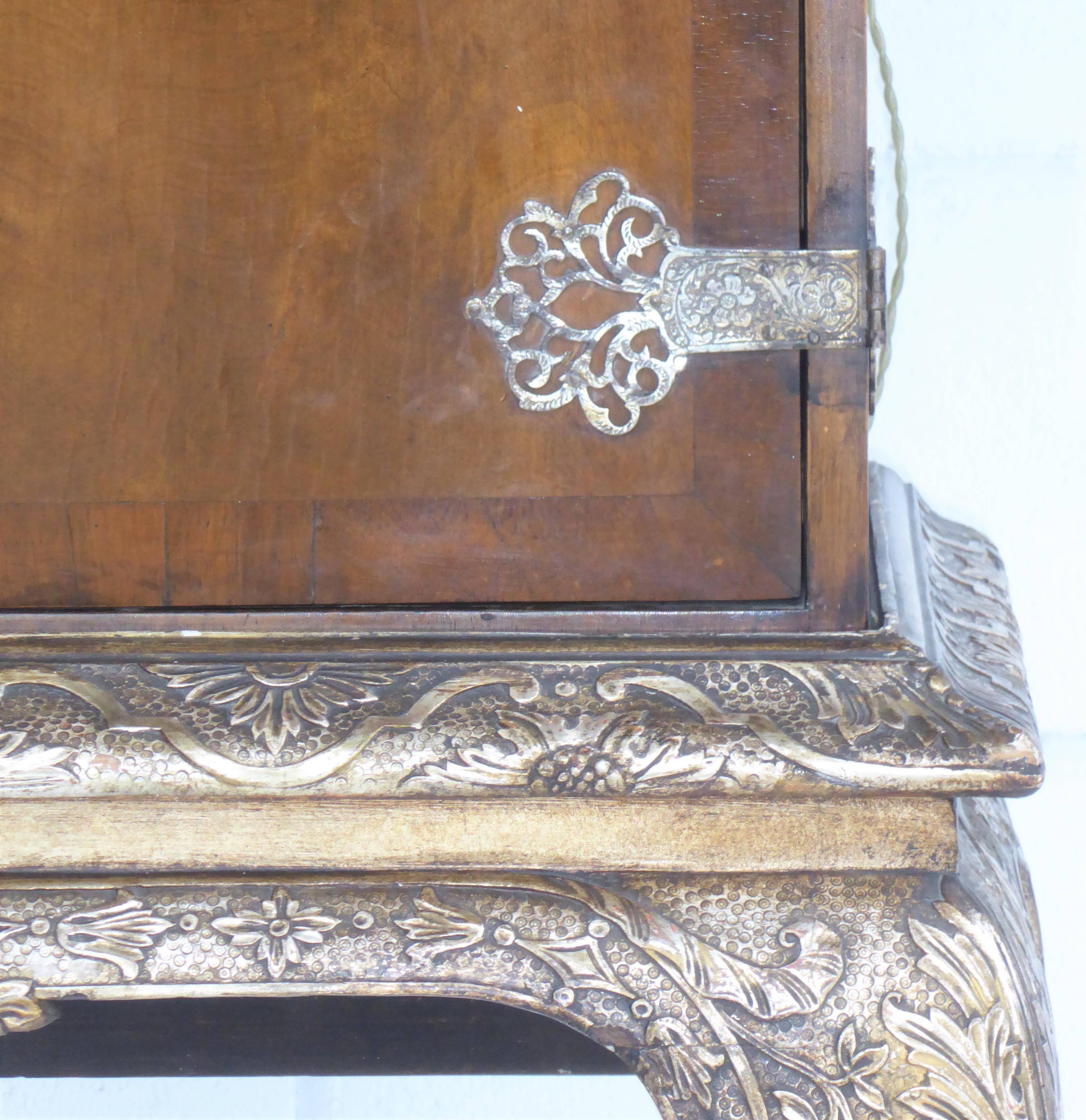 Walnut Queen Anne Cocktail Cabinet on Stand In Good Condition In Chelmsford, Essex