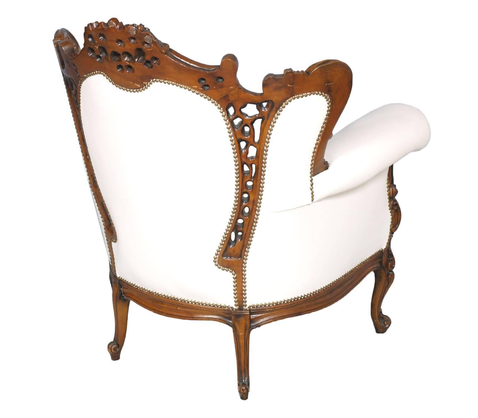 Sessel im venezianischen Rokoko-Stil, Sofa-Set aus handgeschnitztem Nussbaumholz, Lederpolsterung im Zustand „Gut“ im Angebot in Vigonza, Padua