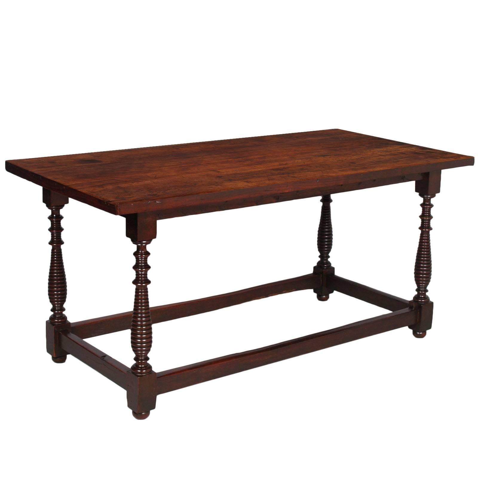 17th Century important Renaissance Italian Table in solid oak wood
