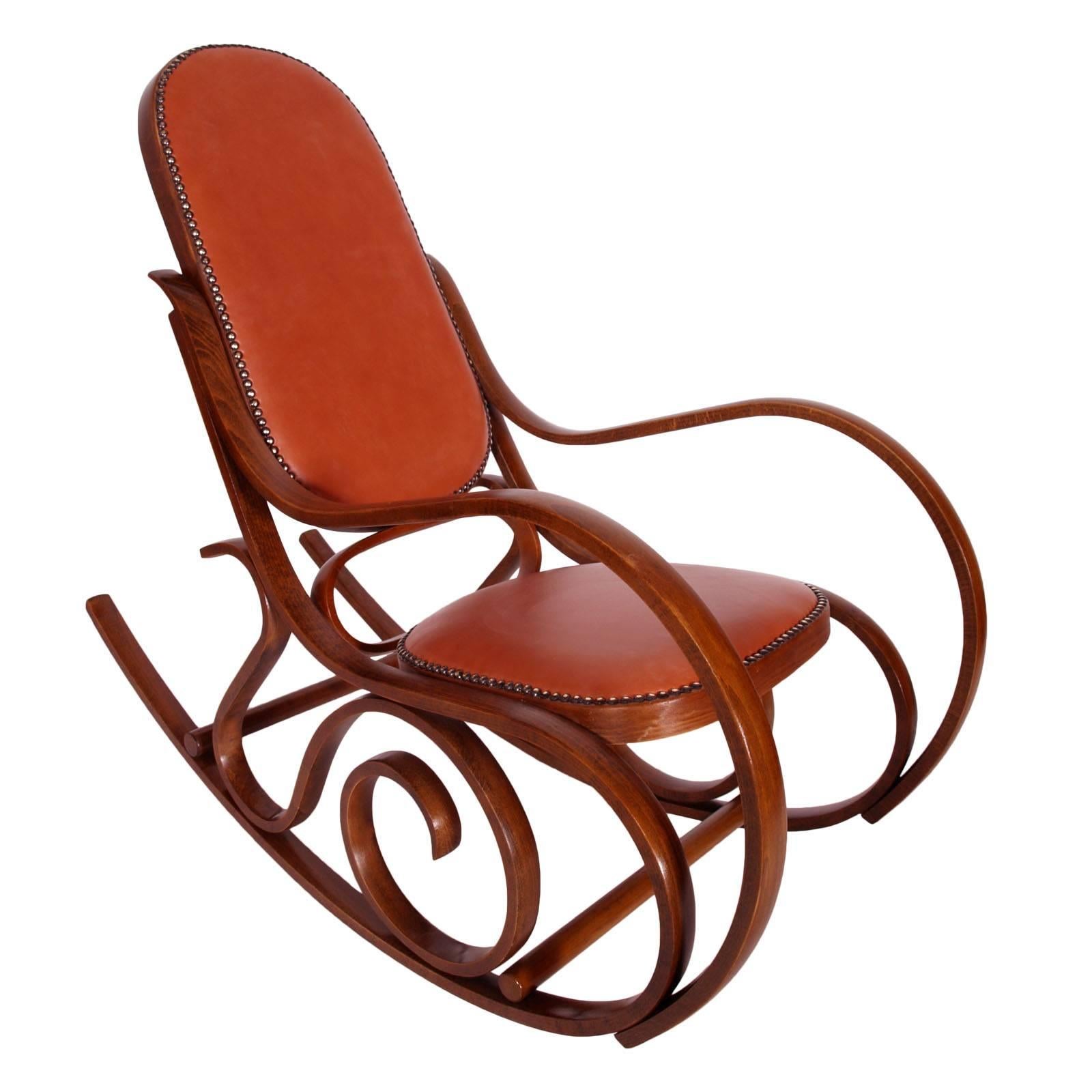 Early 20th Century Art Nouveau Thonet Rocking Chair in Steam Bent Beechwood