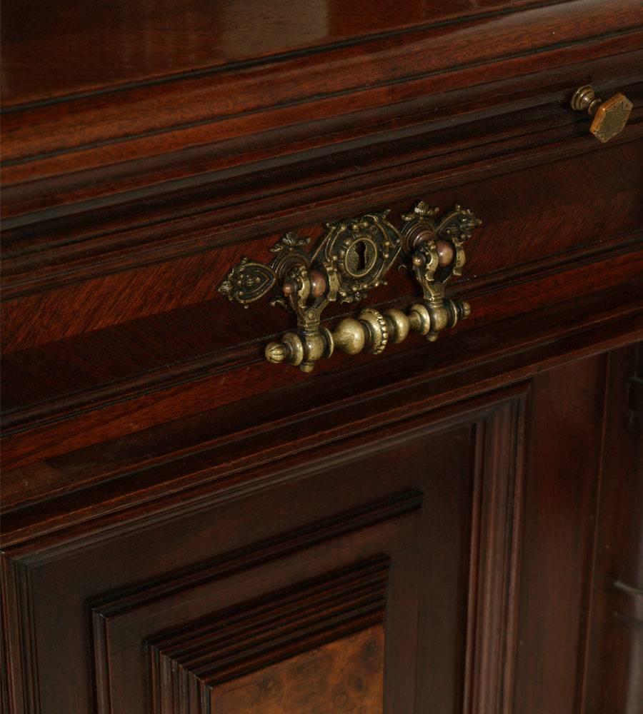 18th Century Important Tuscany Renaissance Sideboard Credenza, in Solid Walnut In Good Condition For Sale In Vigonza, Padua