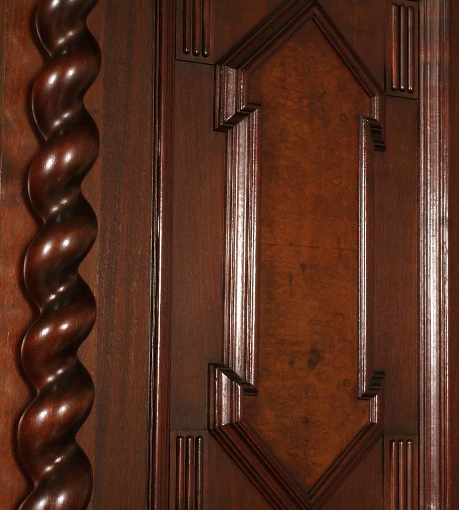 18th Century Important Tuscany Renaissance Sideboard Credenza, in Solid Walnut For Sale 1