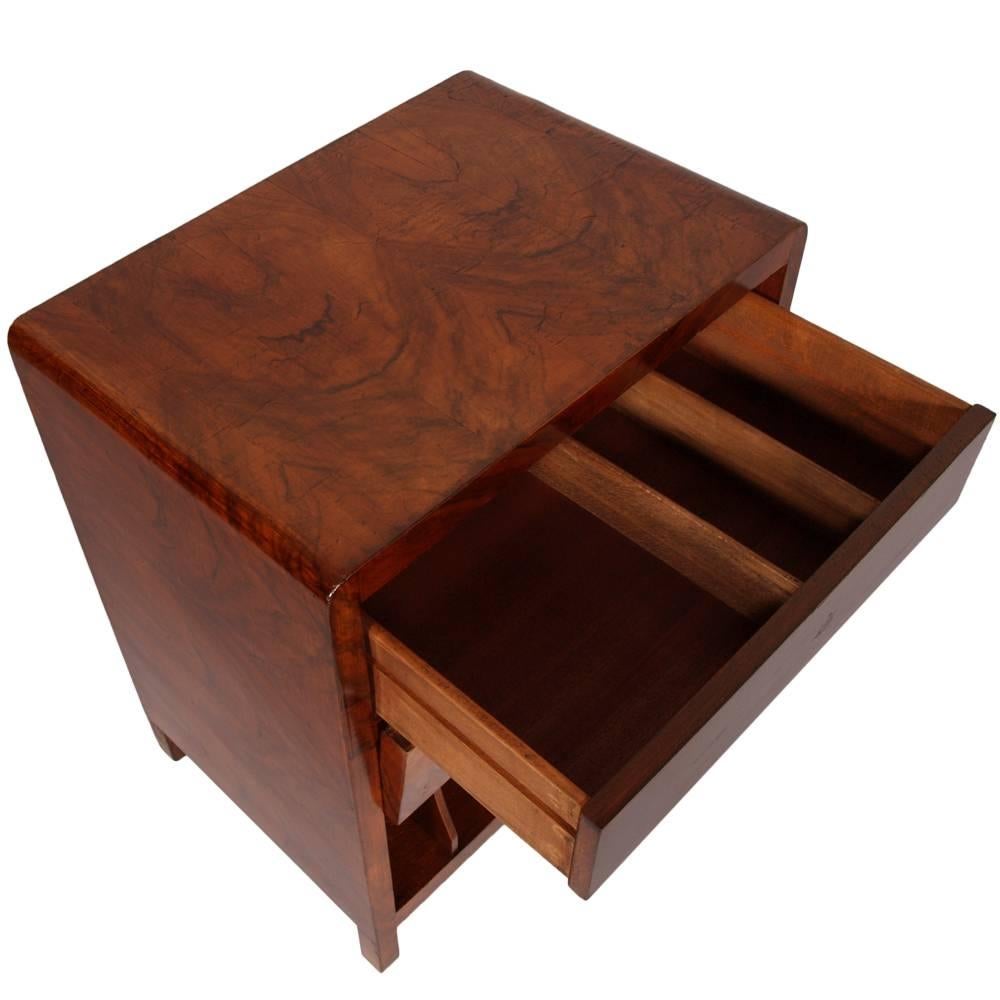 Code: 
Lovely Art Deco Cabinet 1930s vinyl storage or magazine rack in burr walnut flame applied. Top drawer with internal compartments and original handle in Bakelite. By Esposizione mobili Cantù.

Measure cm: H 70 W 60 D 42.
