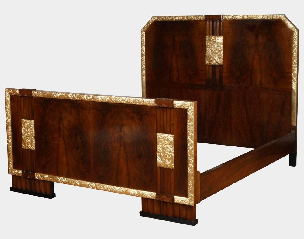 Carved 1930s Italian Art Deco Double Bed with Bedside Tables in Burl Walnut Gold Leaf