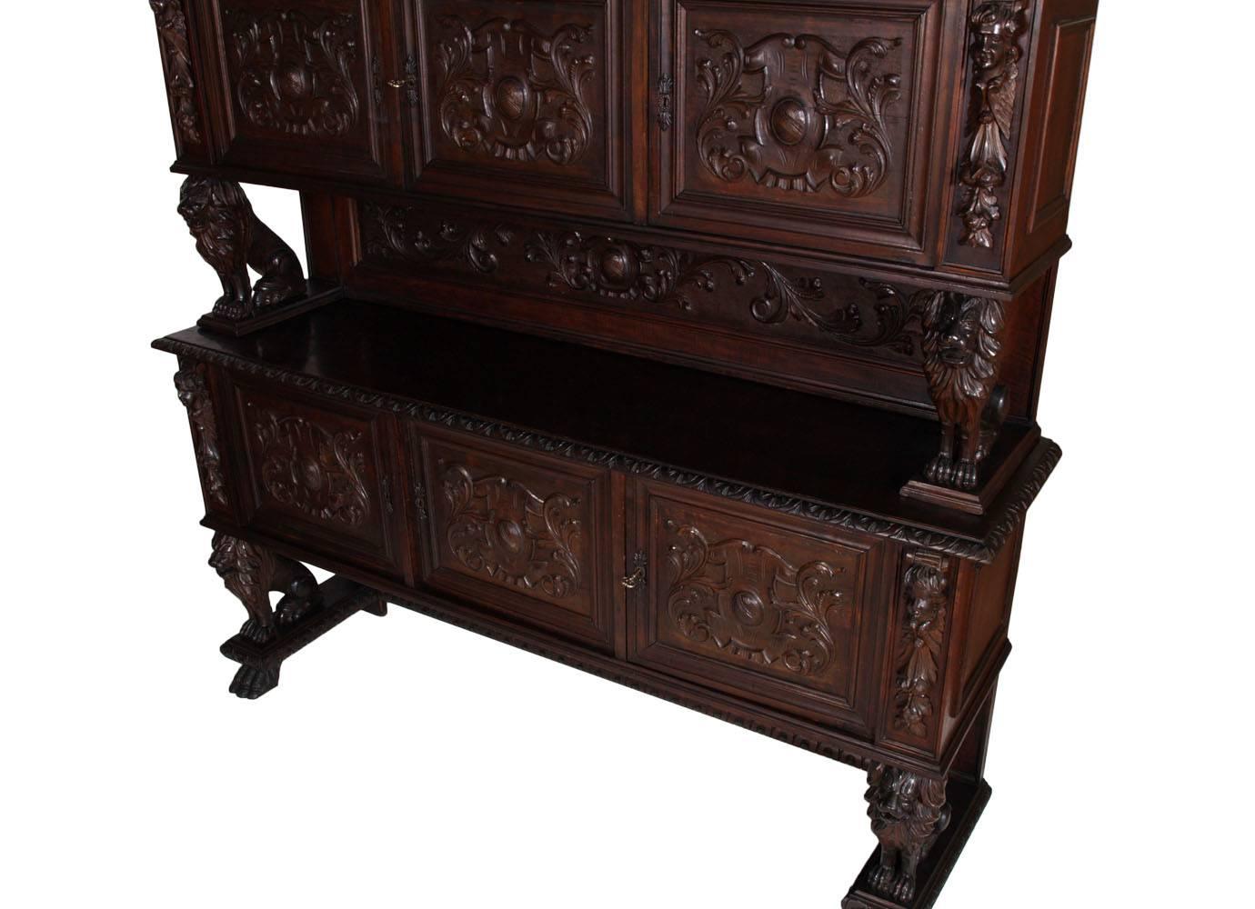 Renaissance- Sideboard aus handgeschnitztem Nussbaumholz von G. Scalambrin aus dem späten 19. Jahrhundert (Italienisch) im Angebot