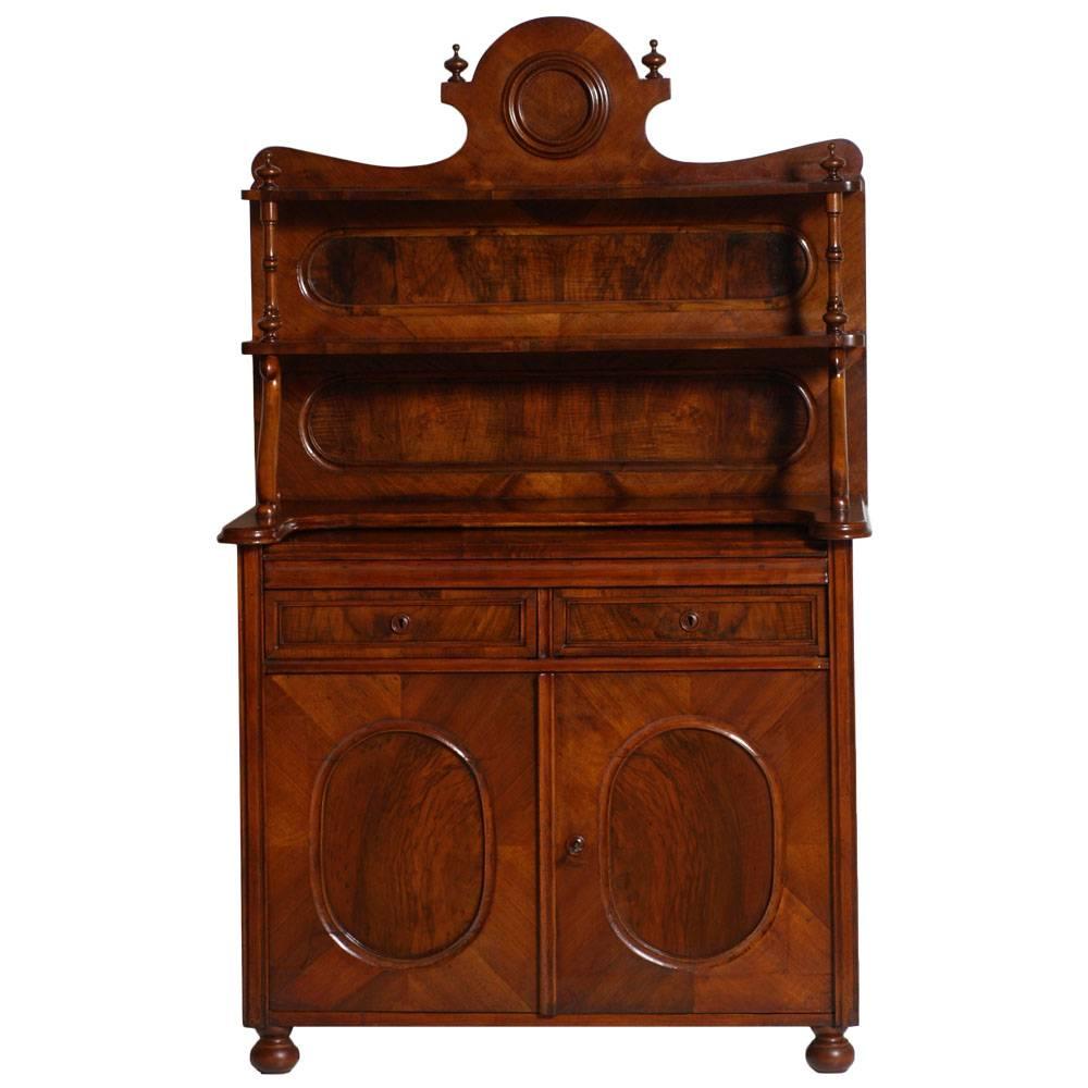 Precious 19th century Venetian Biedermeier sideboard, in solid walnut, and walnut briar veneer arranged in a radial pattern. Plate holder with two shelves, turned side columns and shaped top. Retractable and extractable top, with two large drawers,
