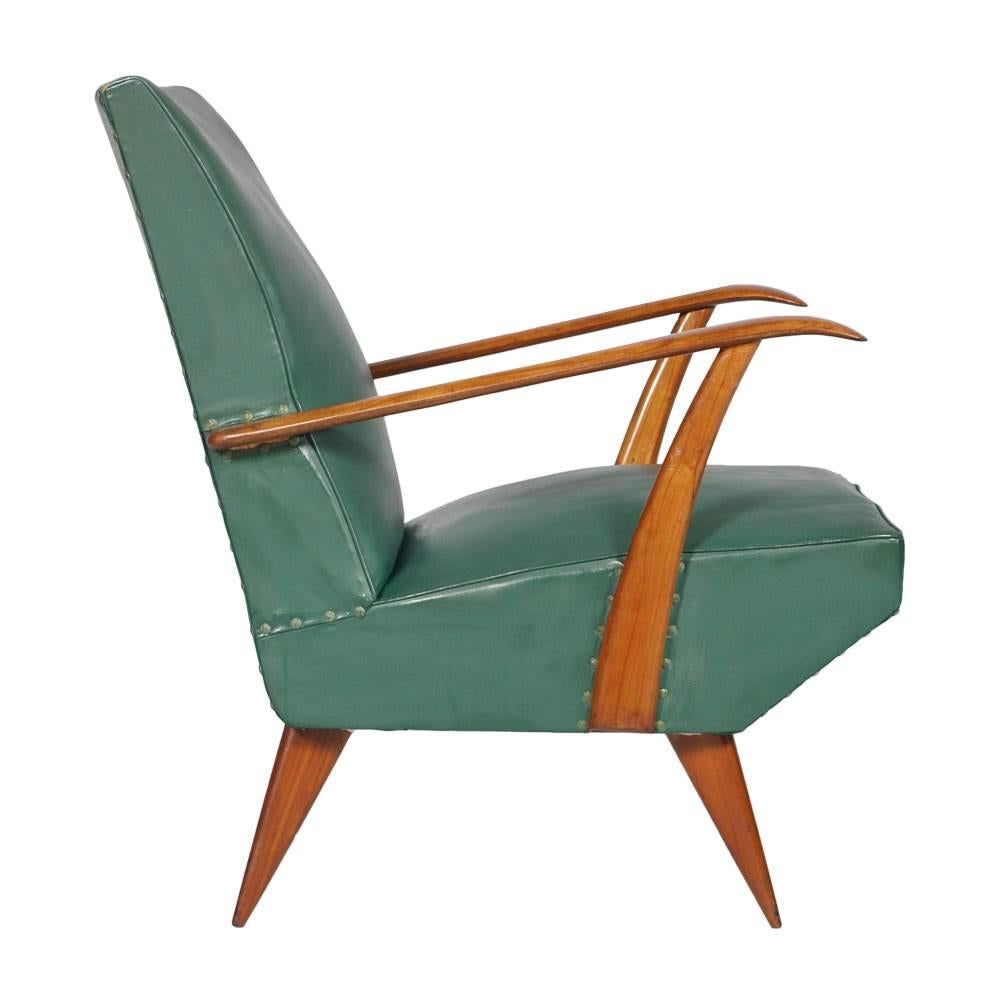 Code: FR83

Lovely Mid-Century Modern armchair of the early 20th century, wooden part in walnut, seat and back upholstered in green leatherette with visible buttons.

Measures cm: H 80 \ 42 x W 63 x D 70.