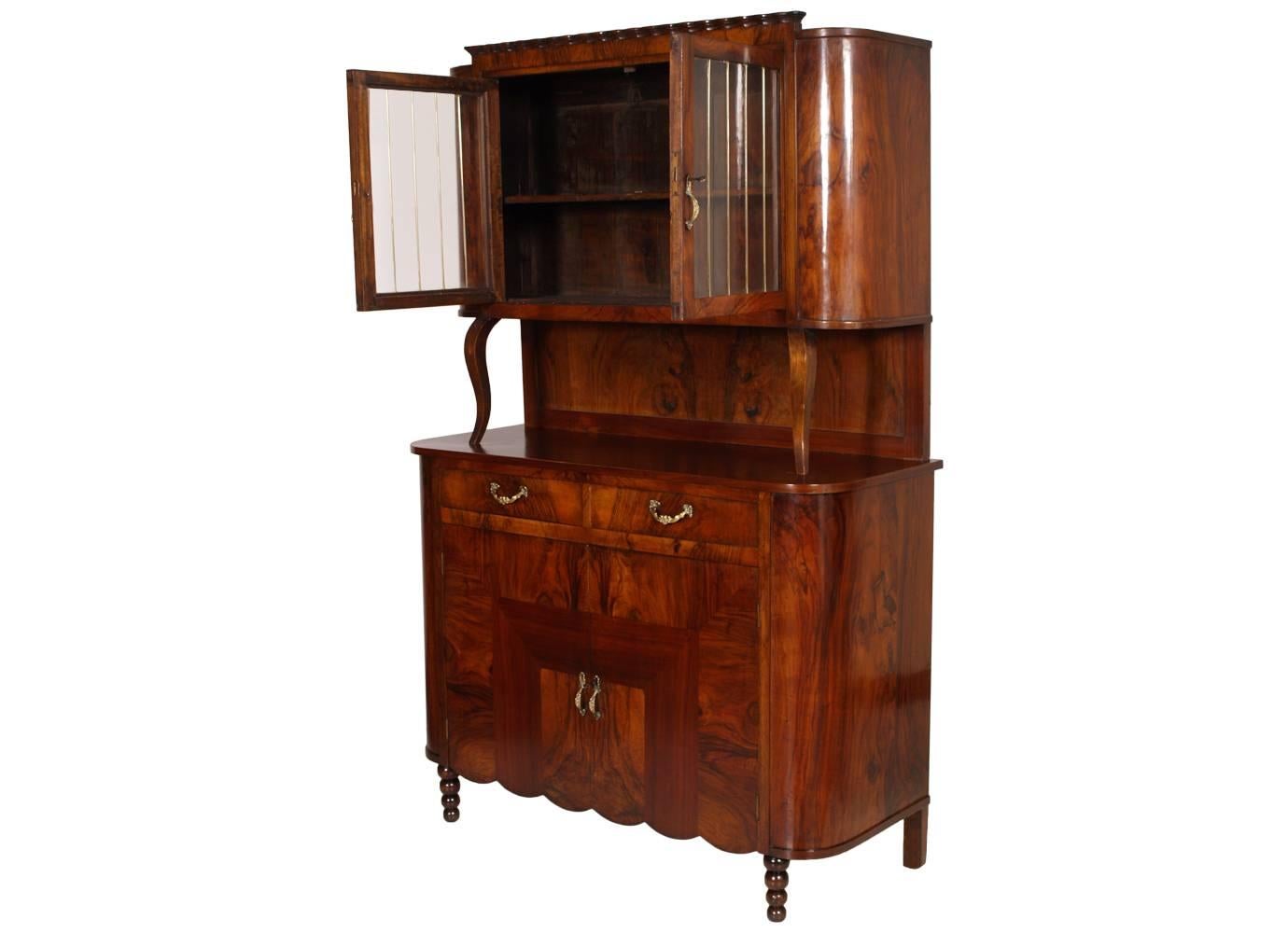 Early 20th century
Credenza vitrine Art Nouveau walnut and burl walnut by Meroni & Fossati Lissone.
Precious and elegant sideboard with original antique patina, wax polished.

A. Meroni & R. Fossati - founded in 1870, it was one of the oldest and