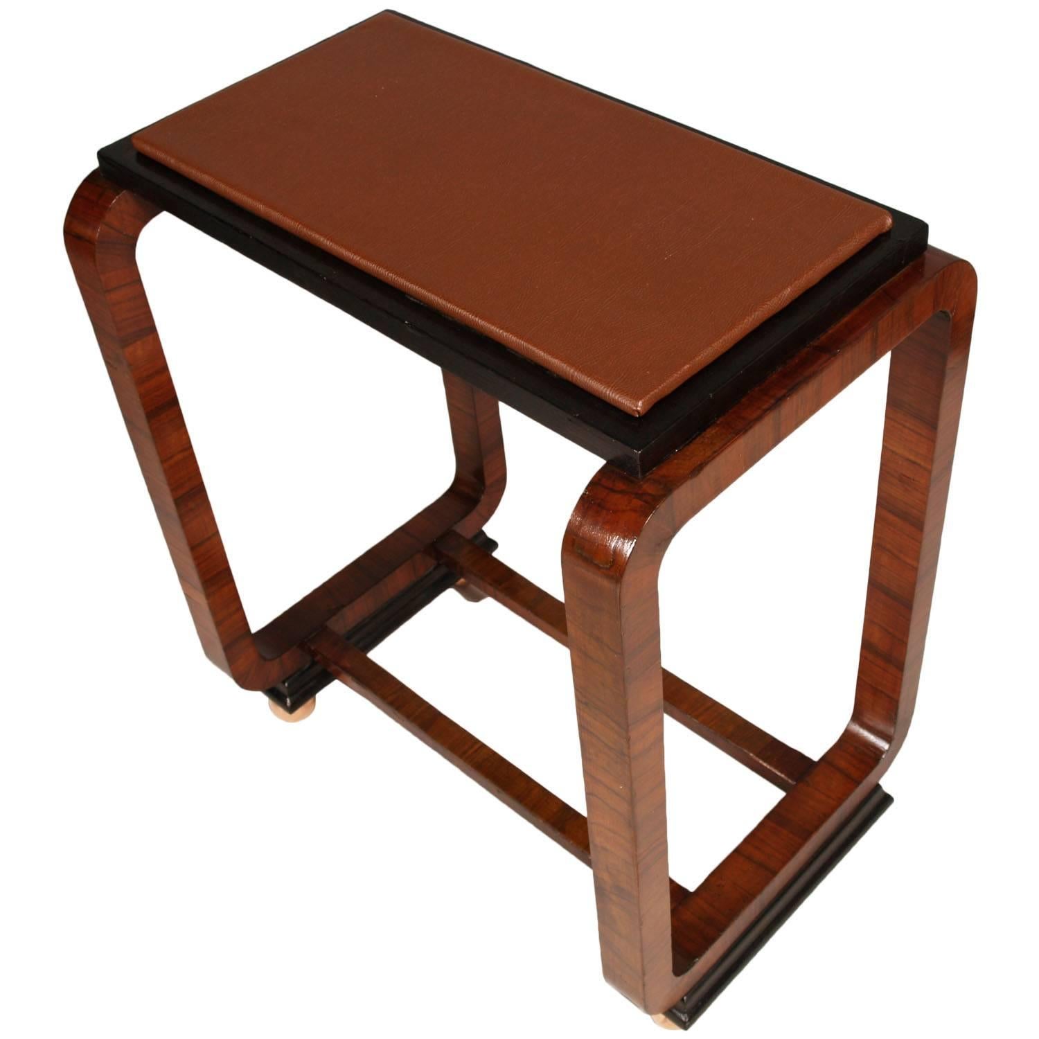 Art Deco console or side table by Osvaldo Borsani in burr walnut, with the top in leatherette, spherical copper-plated feet.

Measure cm: H 73 W 60 D 40.