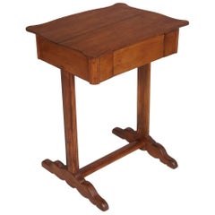 Petite table de travail Biedermeier Country du 19ème siècle en bois de tilleul massif de Tyrol