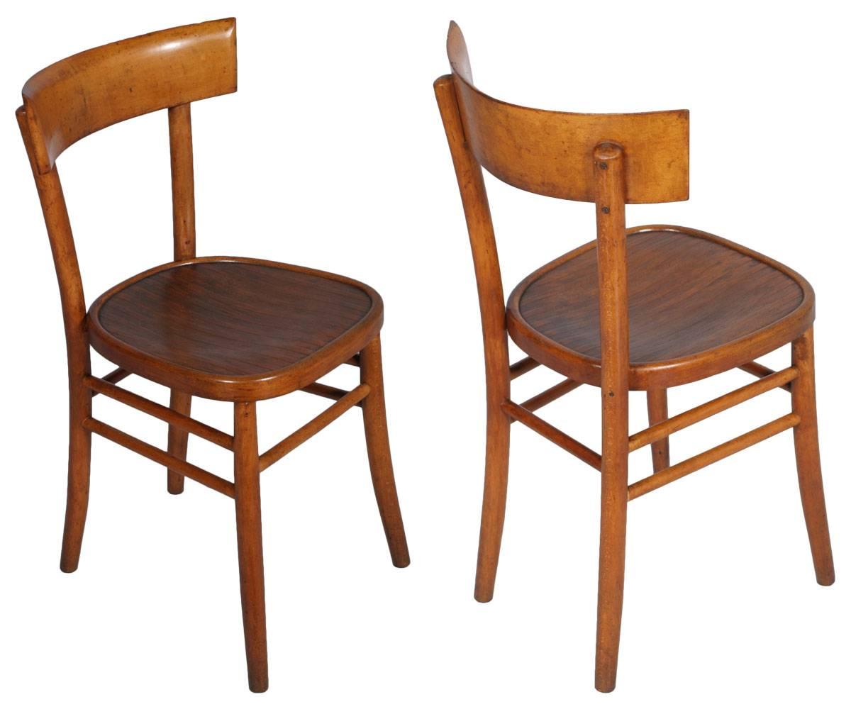 Mid-Century Modern six chairs ISA Bergamo, beech shaped, with sitting pressed and grooved.


Measure cm: H81\47 W38 D38.