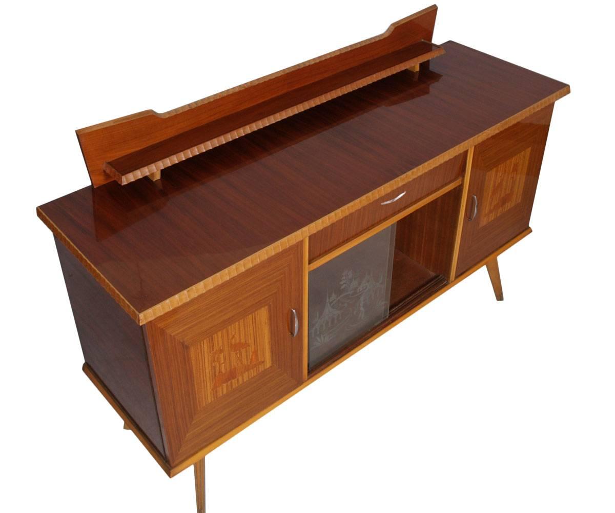 A Melchiorre Bega per Vittorio Bega e Figli, Mid-Century Modern  buffet sideboard credenza with beechwood structure, veneer rosewood and inlaid maple.
In very good condition.

Measure in cm: H 85+16, W 150, D 46.

ABOUT MELCHIORRE BEGA
Melchiorre
