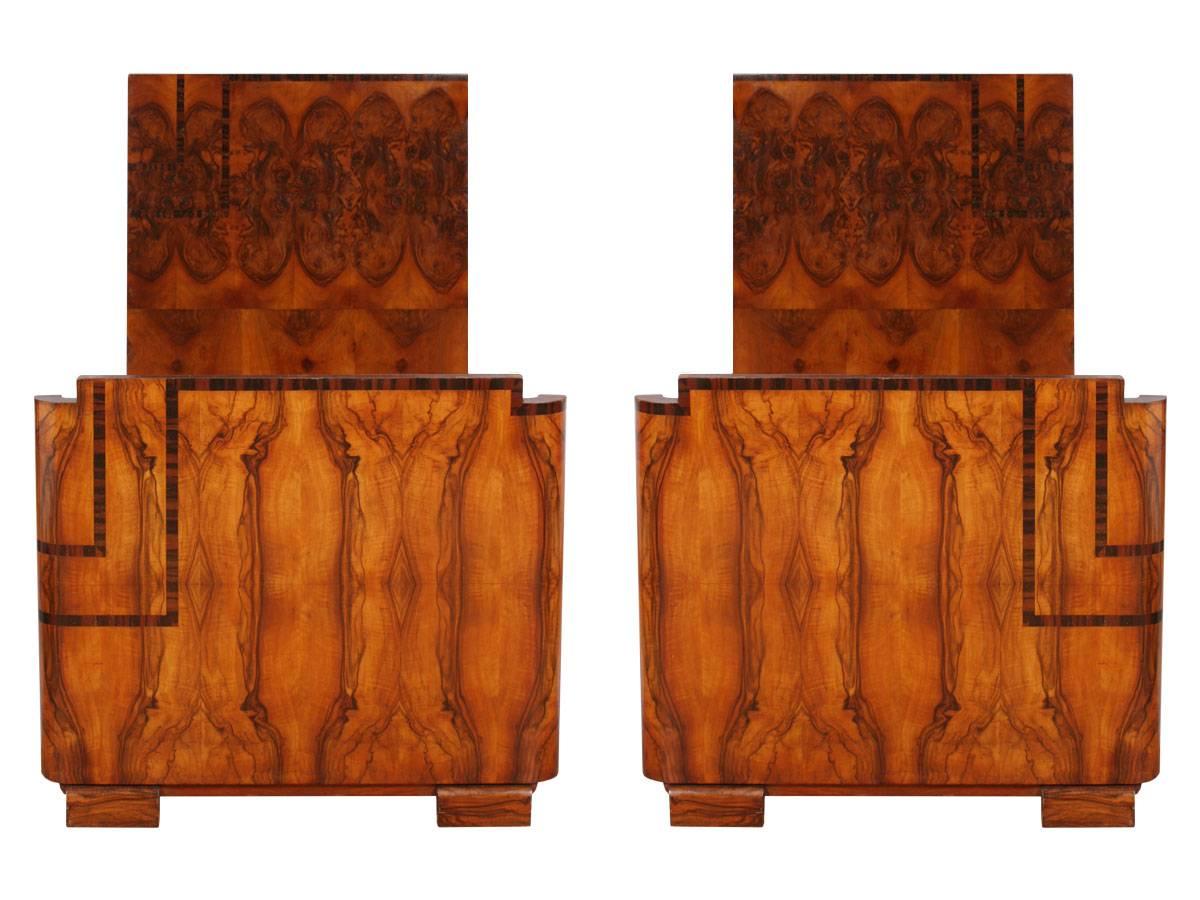 Pair of Italy Art Deco Twin Beds in Walnut and Burl Walnut by Gaetano Borsani  In Excellent Condition In Vigonza, Padua