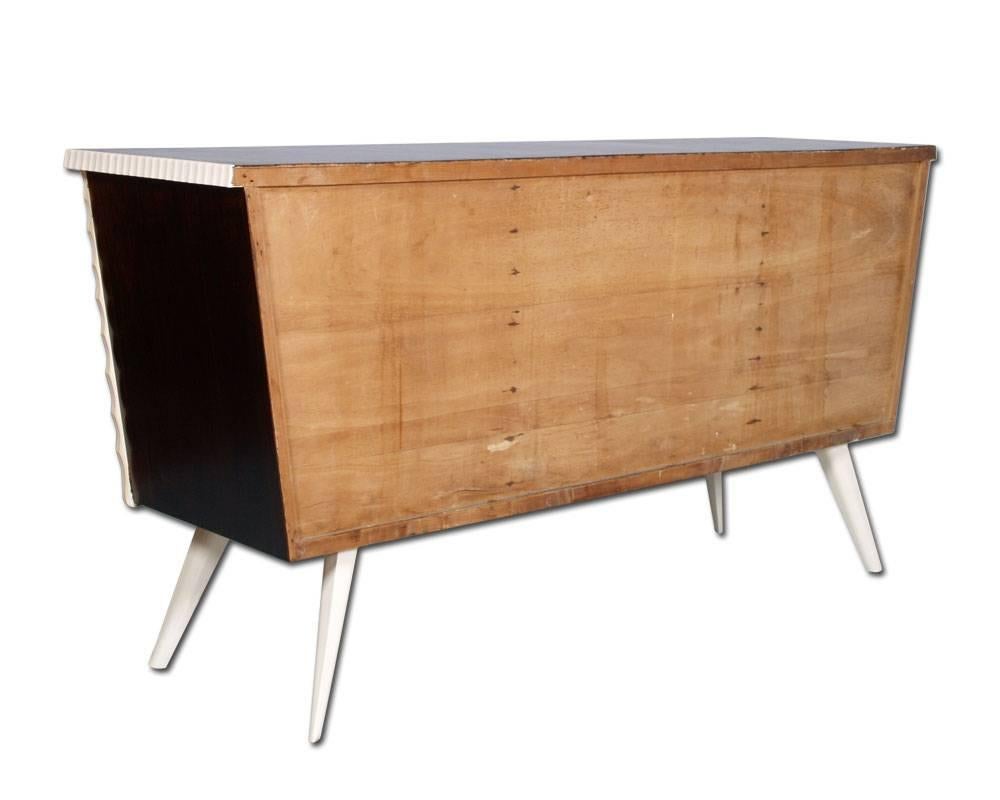 Italian Midcentury Osvaldo Borsani attributed Credenza Buffet in Walnut and Mahogany For Sale