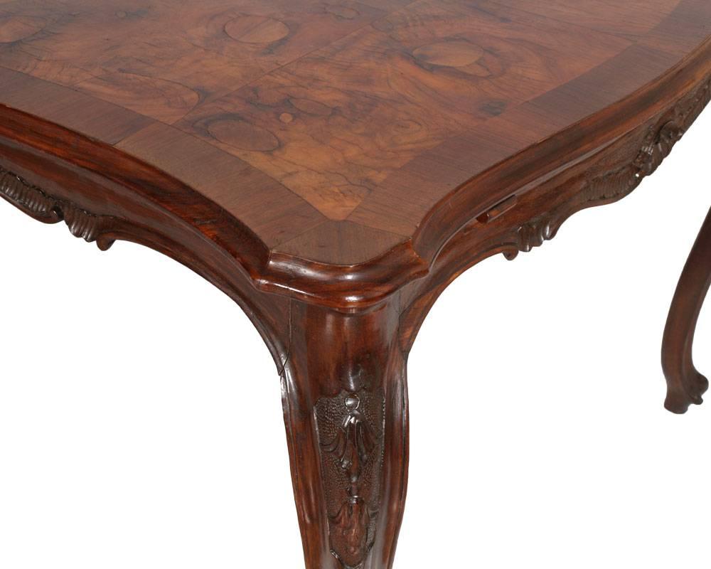 Pretty Venetian dining table period 1920s by Cabinetry Bovolone.
Early 20th century Baroque Venetian with top in burl walnut and the whole structure in solid walnut completely hand-carved. 

Measure in cm: H 78 x W 190 x D 100.