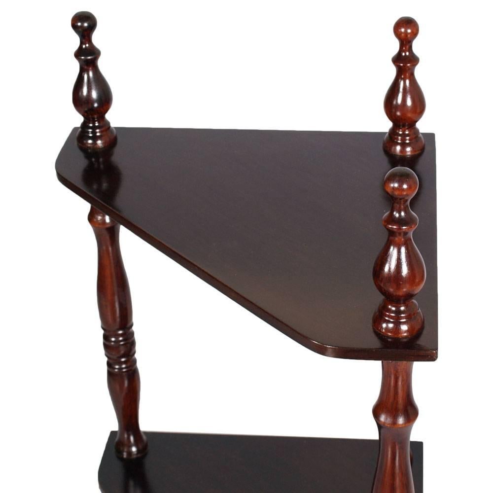 Last 19th century Italian corner étagère turned walnut ebonized, wax polished

Measure cm: H 94 W47 D 30 (Ang 33 x 33).