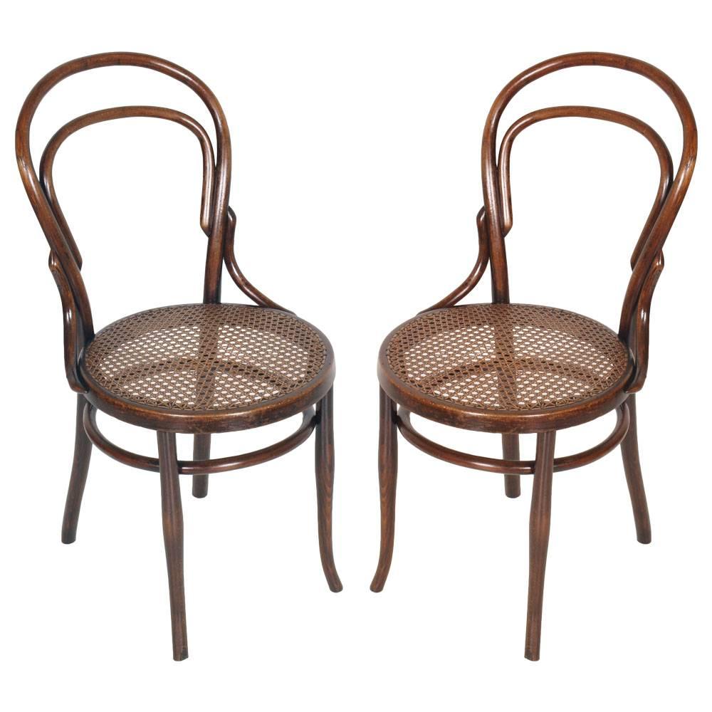 Early 20th Century Matched Pair of Classic Bentwood Thonet Chairs n. 14