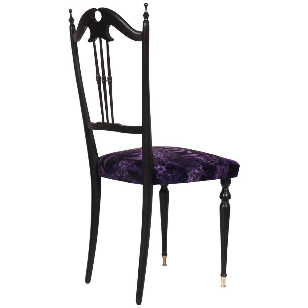 Italienische Original-Set von sechs Chiavari Stühle restauriert und neu gepolstert Füße in goldenen Messing.

Maße in cm: H 50\102 W 45 D45

Chiavari-Stühle:
Der berühmte Chiavari-Stuhl, 