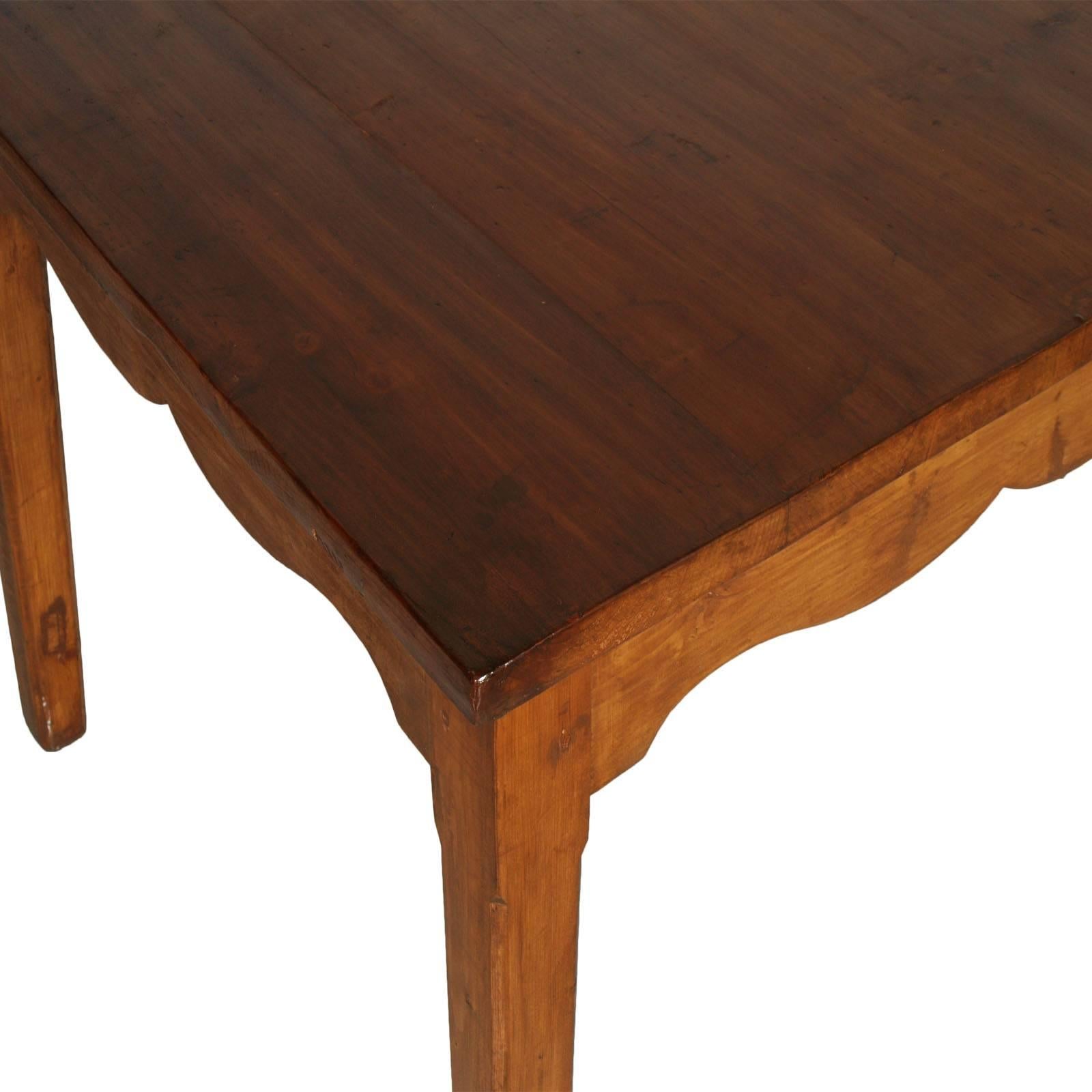 Early 20th century Tyrolean square table, in solid larch, rustic mountain, style Art Deco period, 1920s
The table was vax polished 

Measure in cm: H 78 x W 100 x D 100.
