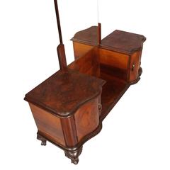 1940er Jahre, Italien, Chippendale-Schminktisch aus Nussbaumholz, verspiegelt und Wurzelnussholzfurnier