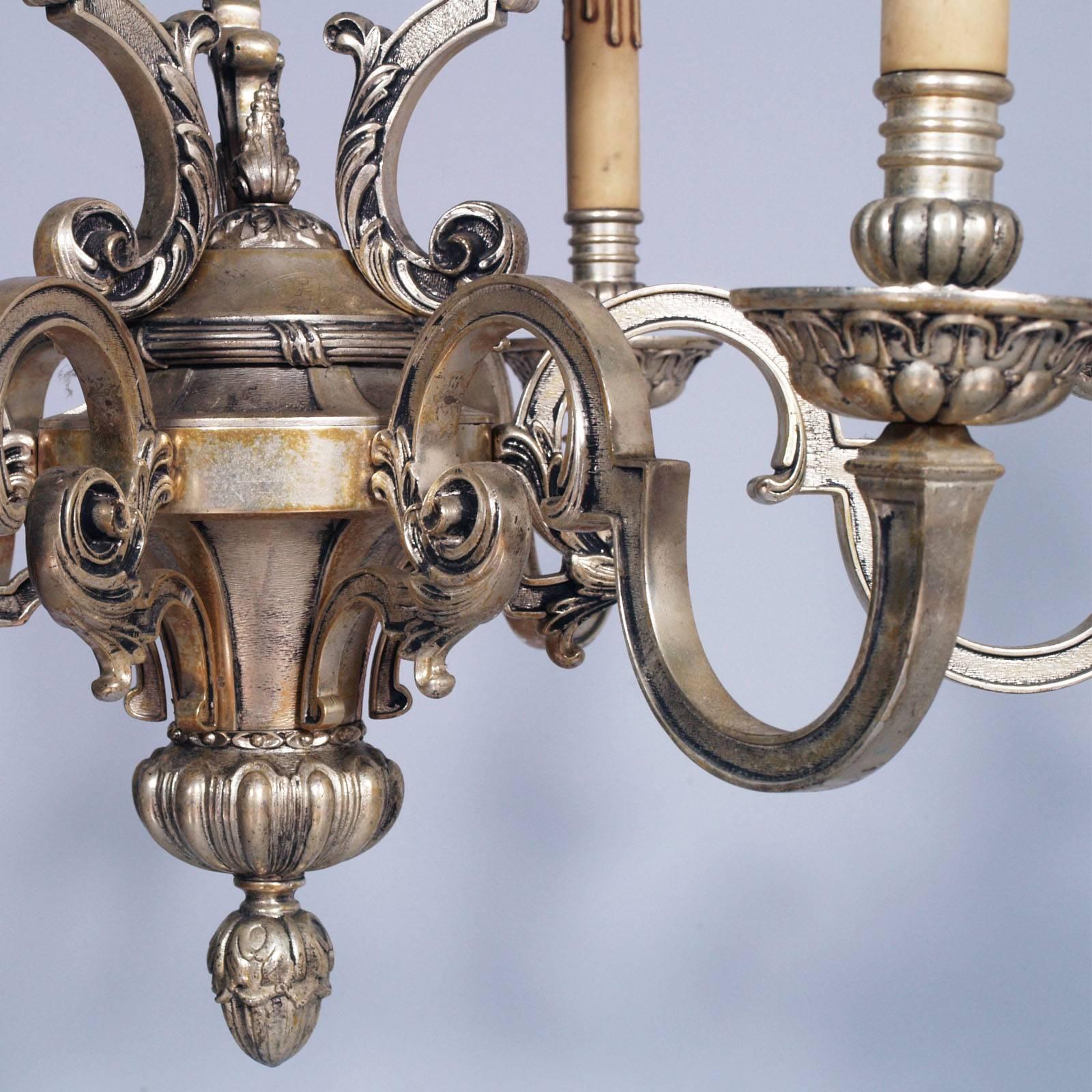 Appliqué Antico lampadario a sei luci in bronzo pesante placcato in argento Barocco Luigi XIV, 1890 in vendita