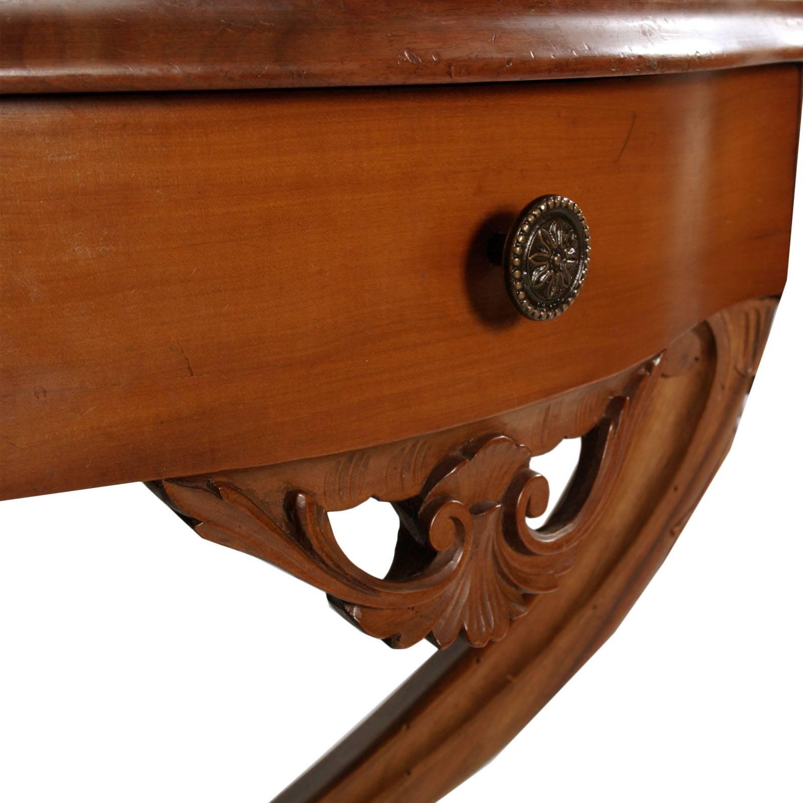 Italian First 20th Century Neoclassic Pair of Console Nightstands in Walnut Hand-Carved
