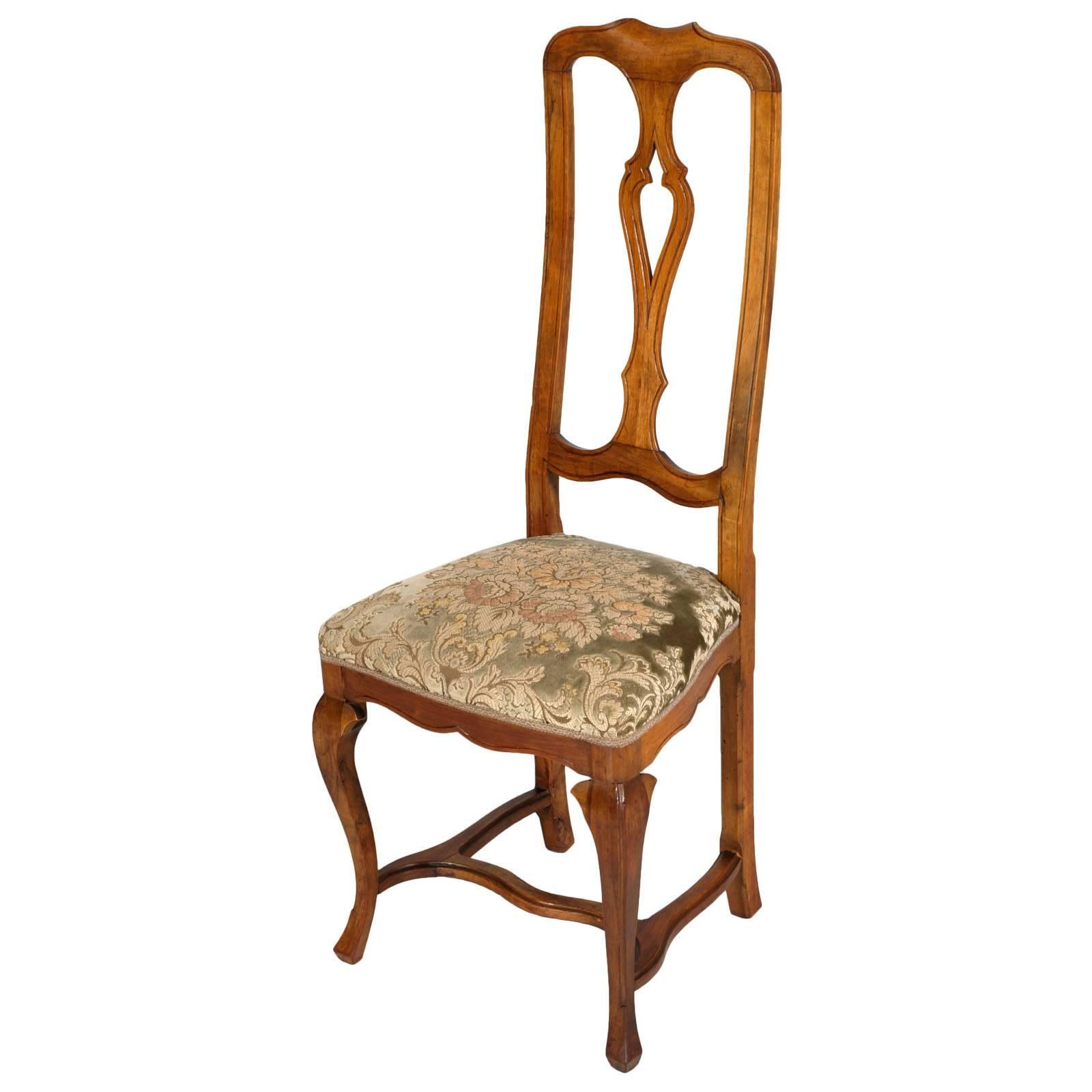 A 19th century important Venetian set of eight elegant tall Baroque dining chairs in solid blond walnut, richly carved front and back. Cabriole legs joined by serpentine stretchers,
Seat covering in damask fabric from the 1970s still in very good