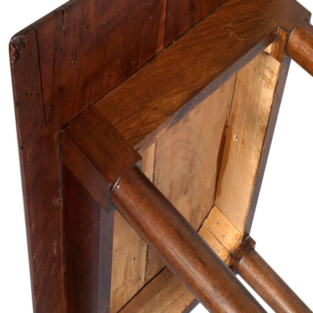 Italia Mesa auxiliar Art Decó de mediados de siglo, nogal macizo Estilo Gio Ponti en Bueno estado para la venta en Vigonza, Padua