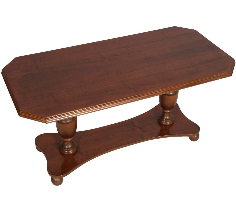 Nice Art Deco centre table coffee table in solid walnut and walnut veneered, polished to wax
Measures cm H 44 W 92 D 46.