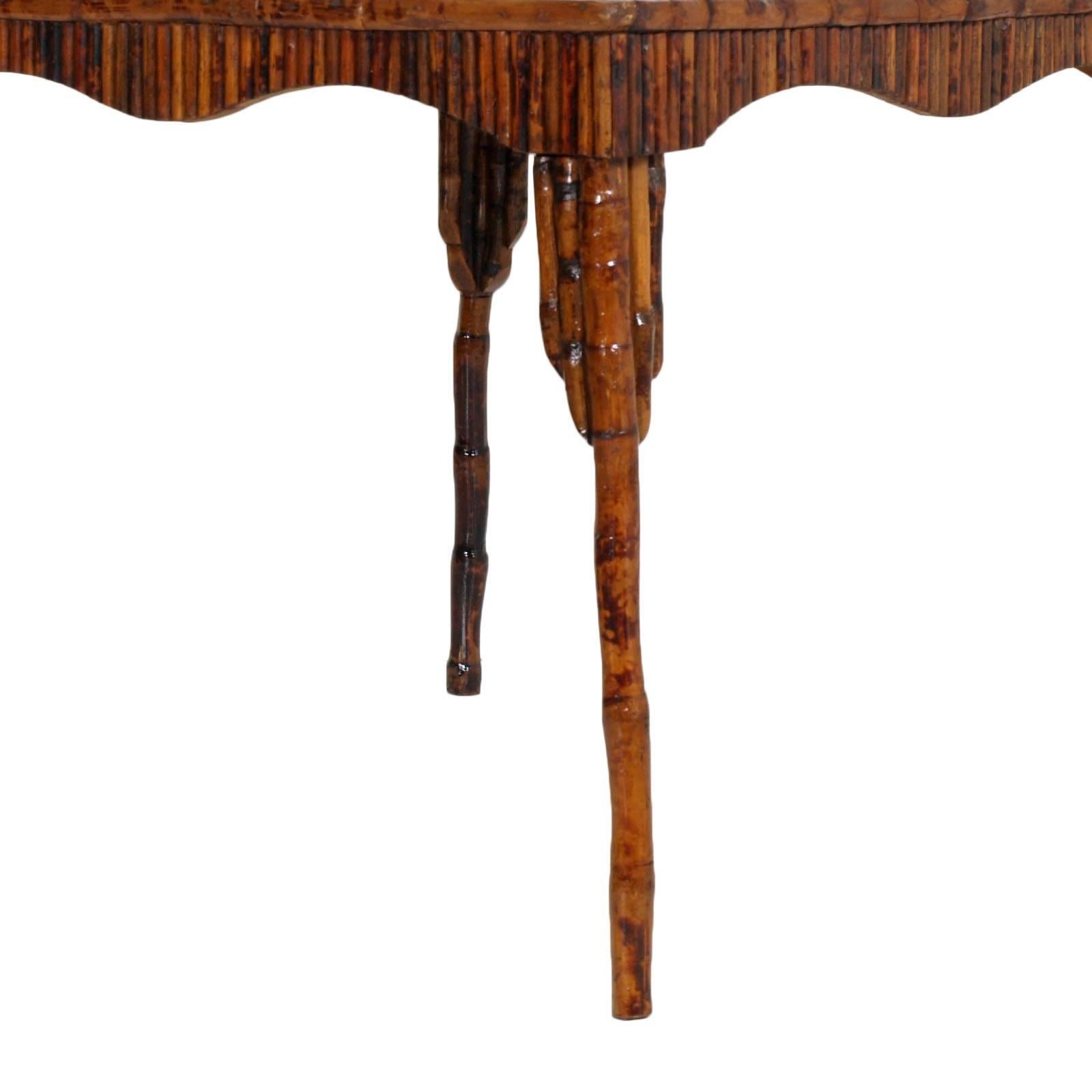 Lacquered Precious Art Deco Chinoiserie Table from the 1920s, in beech wood hand-carved  For Sale