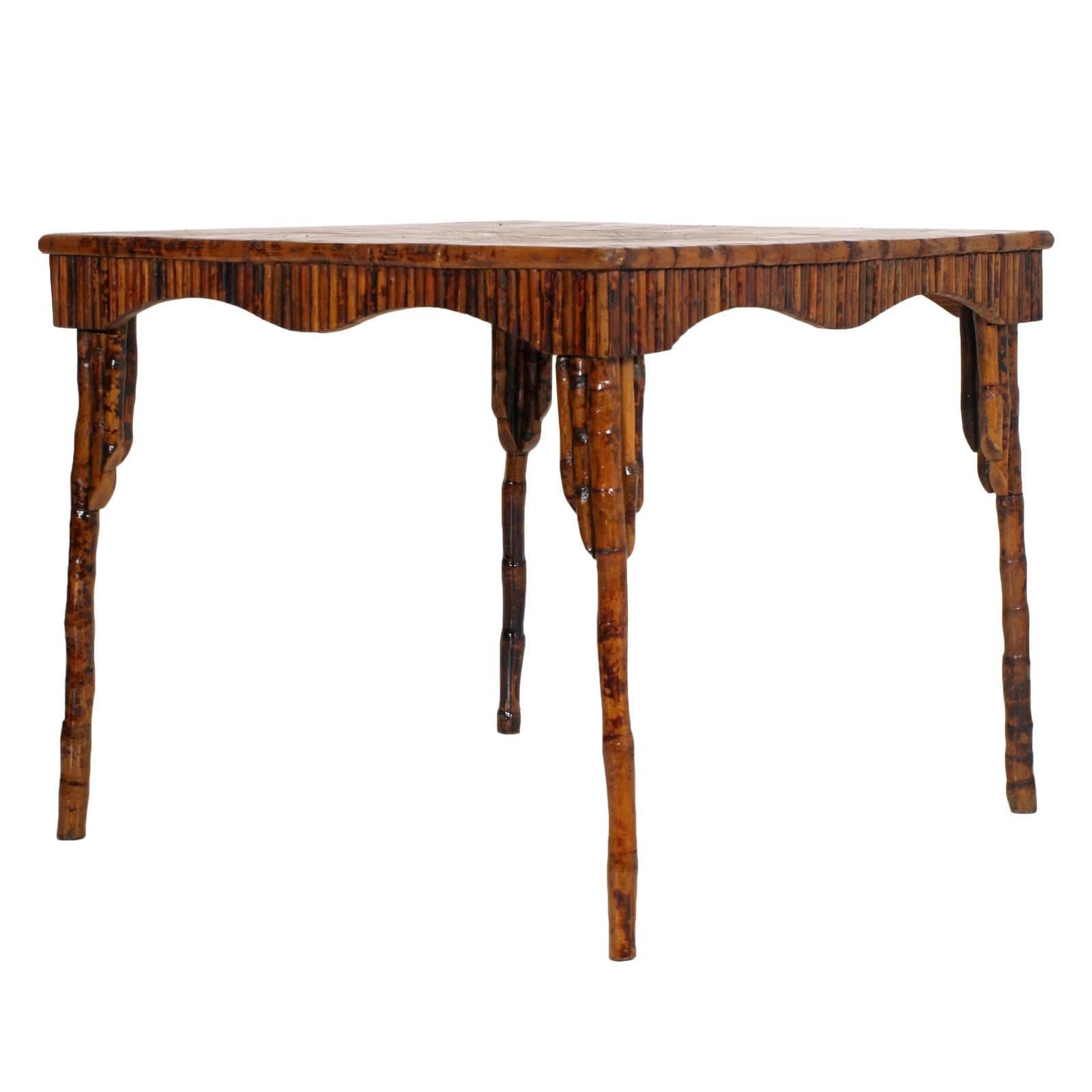 Italian Precious Art Deco Chinoiserie Table from the 1920s, in beech wood hand-carved For Sale