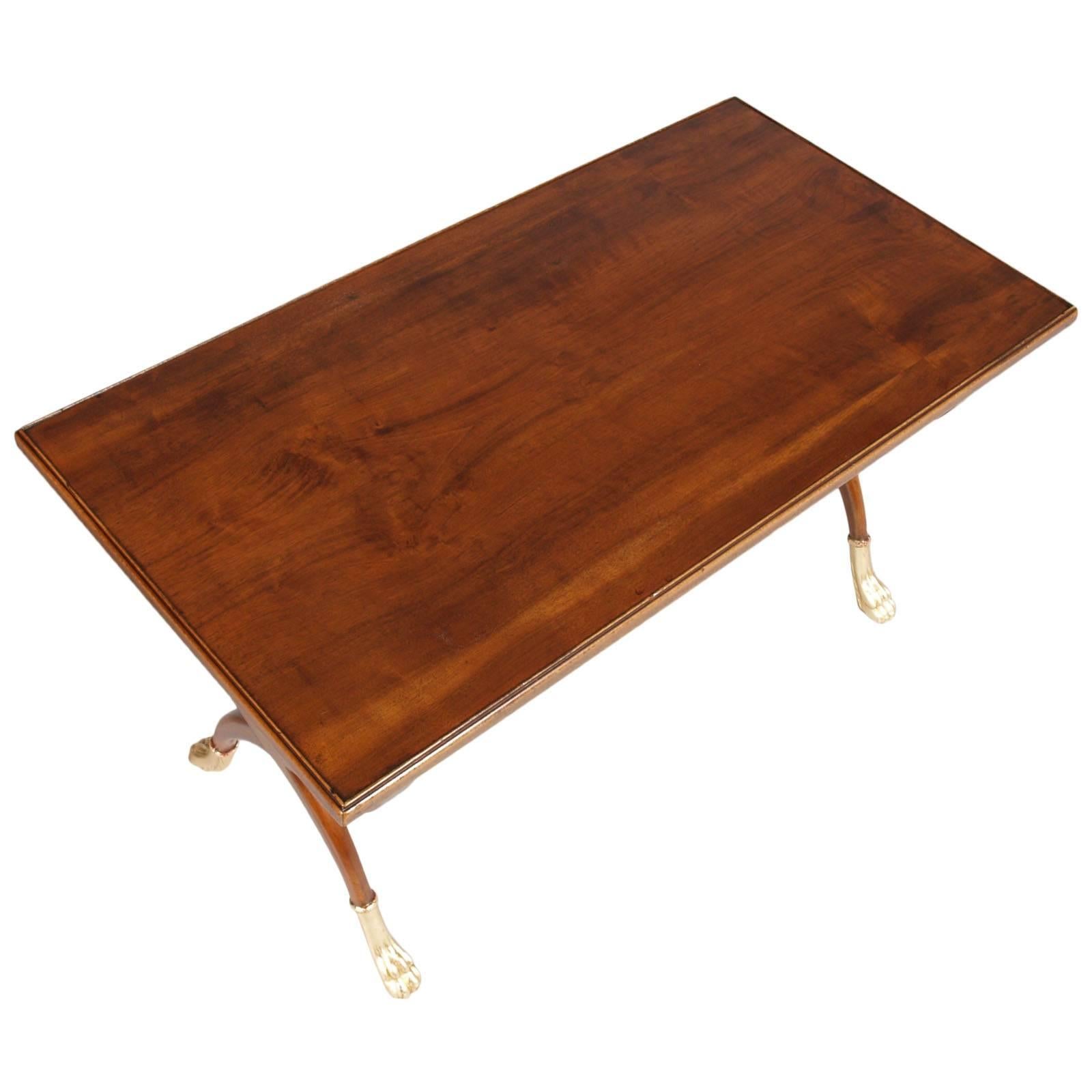 italien Table basse de centre de table Art déco, style Gio Ponti, pieds sculptés à la main avec feuilles d'or en vente