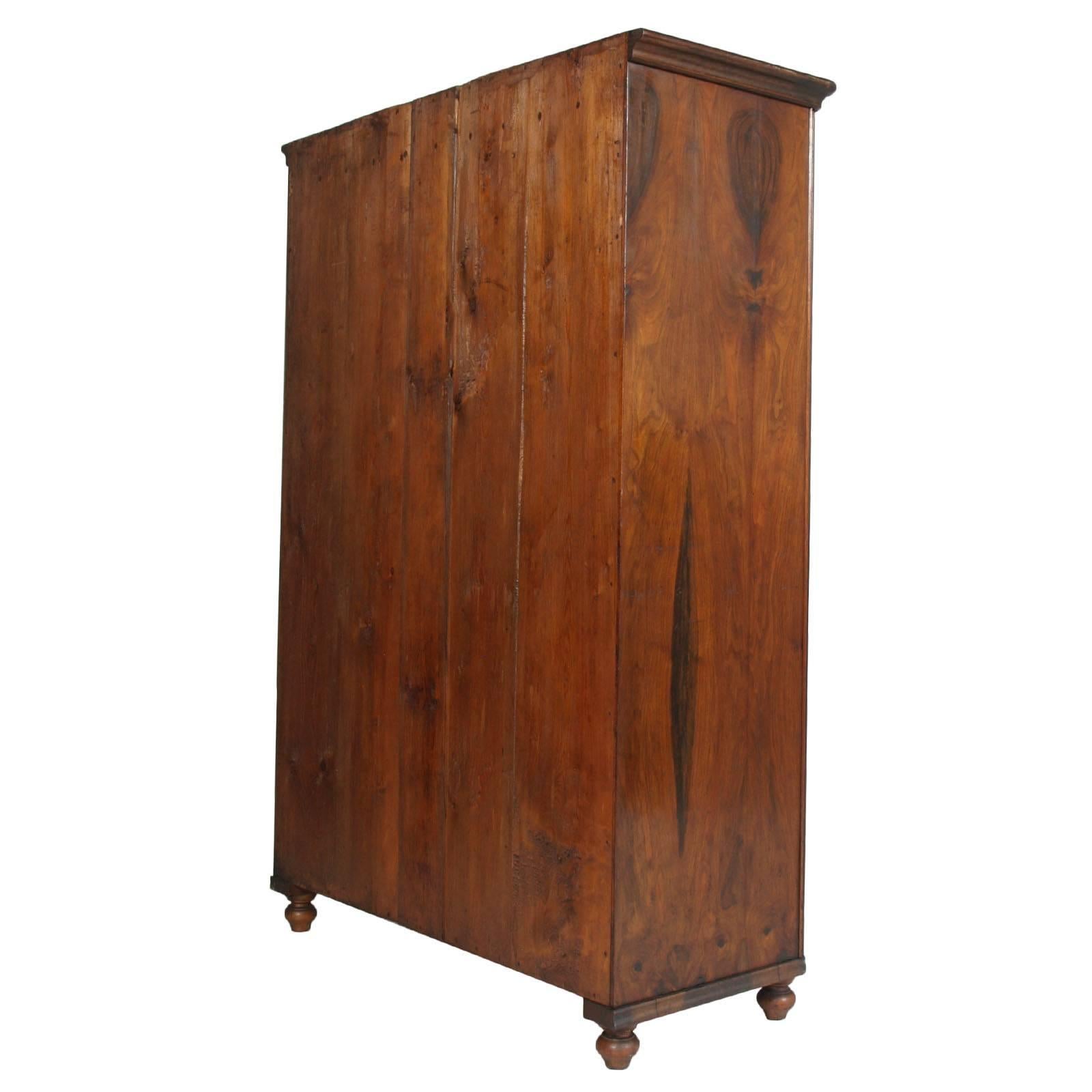 All original 19th century Austrian Biedermeier wardrobe cabinet in solid walnut wax polished. With coat hooks and stick


Measures cm: H 183, W 120, D 50.