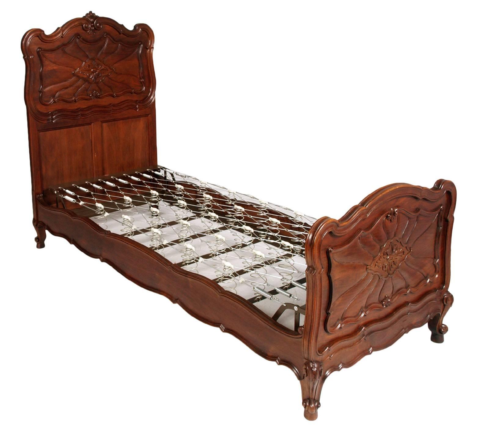 antique bedroom furniture