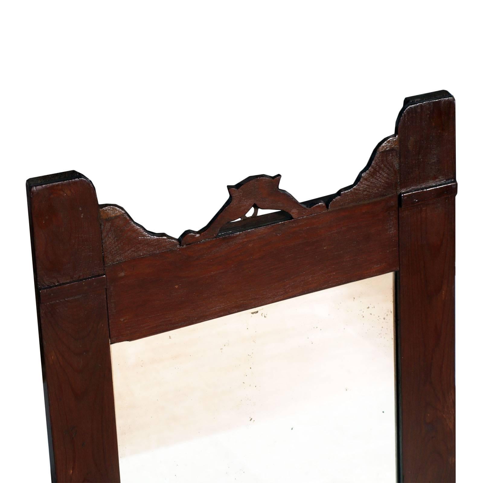 Jugendstil-Spiegel aus Nussbaum, Ende des 19. Jahrhunderts, restauriert und gewachst

Maße cm: H 70, B 45, T 4.