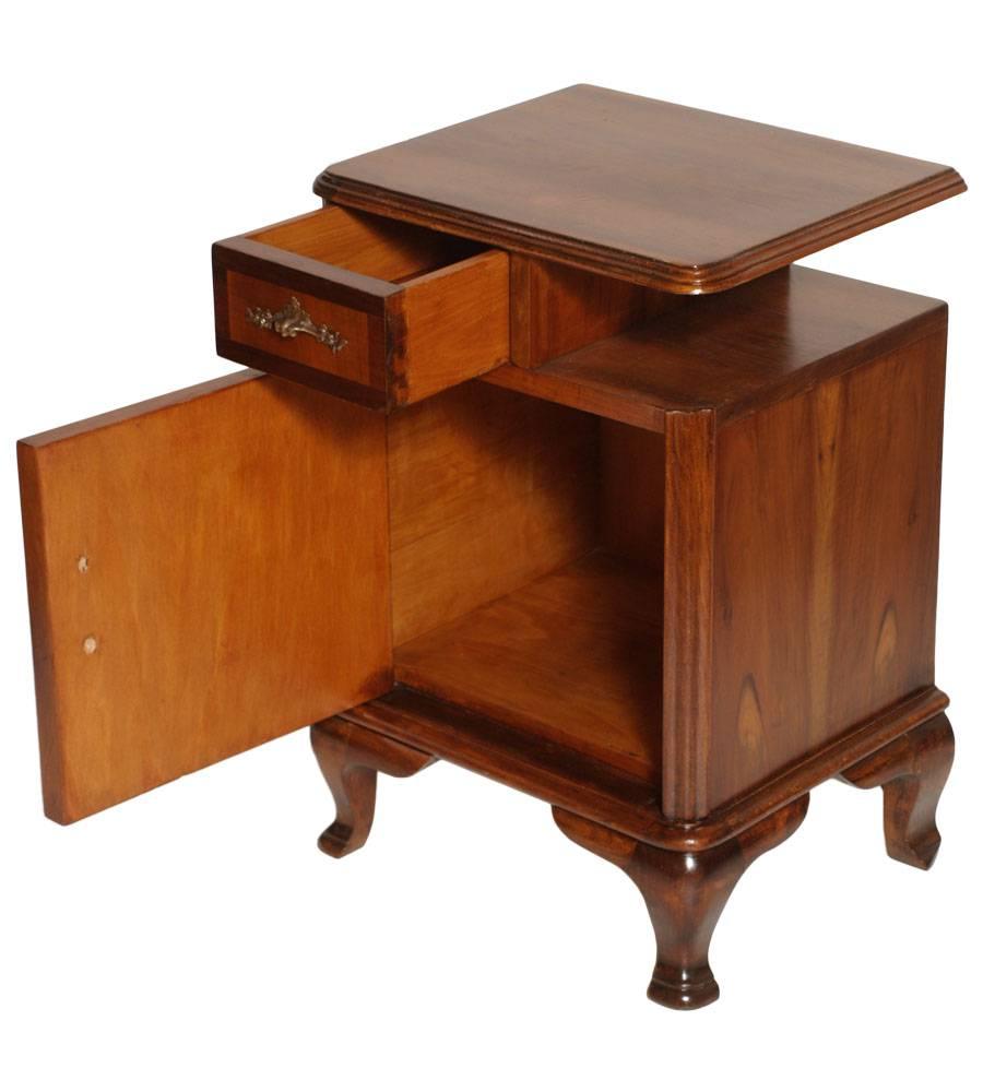 Very elegant 1920s Italian Baroque bedside table, nightstand, in massive walnut and walnut applied, restored and finished with shellac and wax.

Measures cm: H 66 x W 47 x D 37.