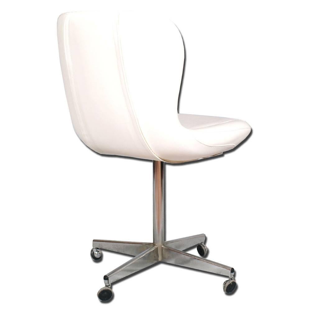 Mid-Century Modern Chair Revolving Easy-Chair, Chromed Steel, White Leather by Gastone Rinaldi  For Sale