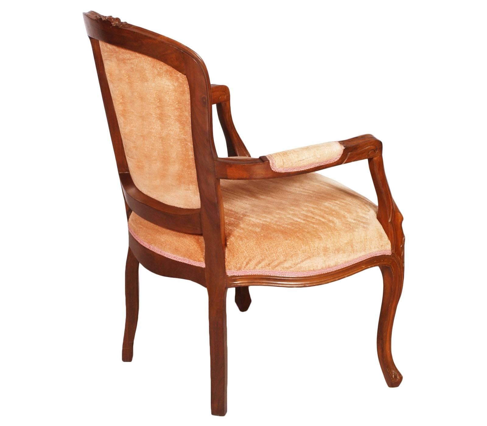 italien Fauteuils vénitiens Art nouveau des années 1910 en noyer sculpté à la main avec velours d'origine en vente