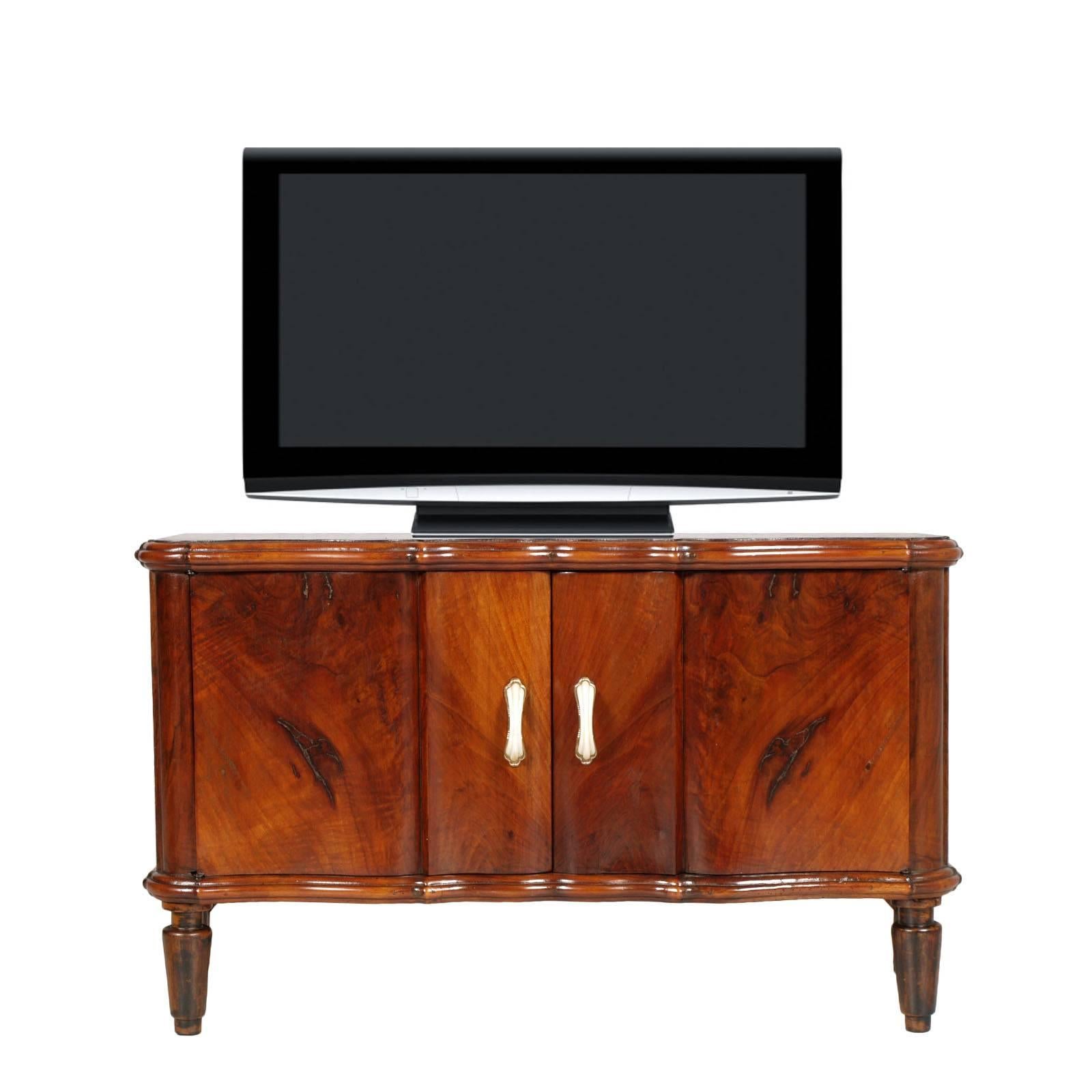 All original console serpentine cabinet Art Deco in burl walnut very suitable as a TV set. 
The furniture has the original bachelite handles of the time; has been restored with final polished with wax

Measure cm: H 58, W 95, D 35.