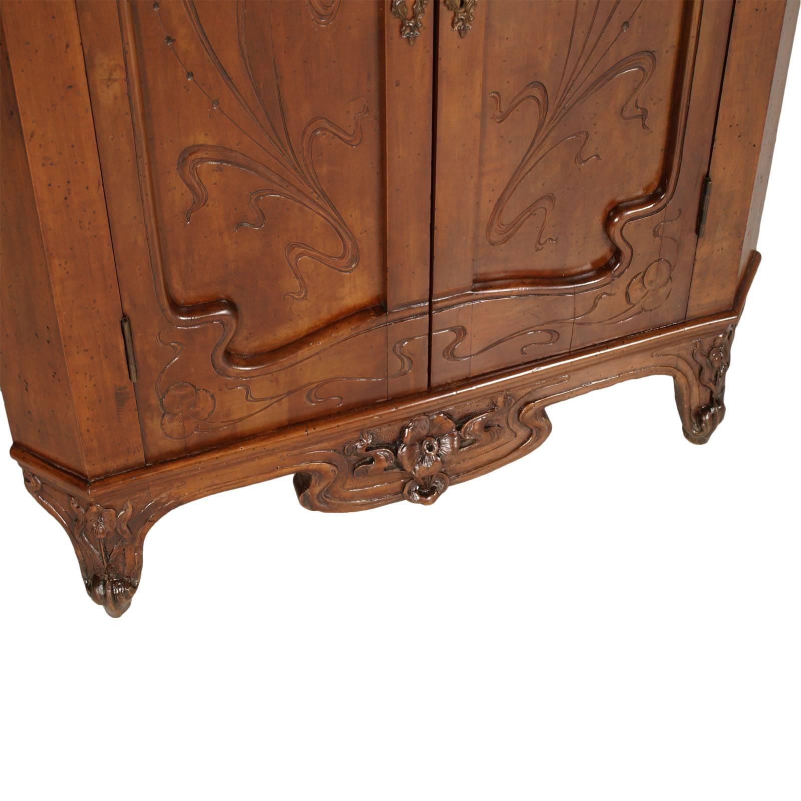 Mirror Sculptural Art Nouveau Corner Vitrine Cabinet by Vincenzo Cadorin Carved Walnut For Sale