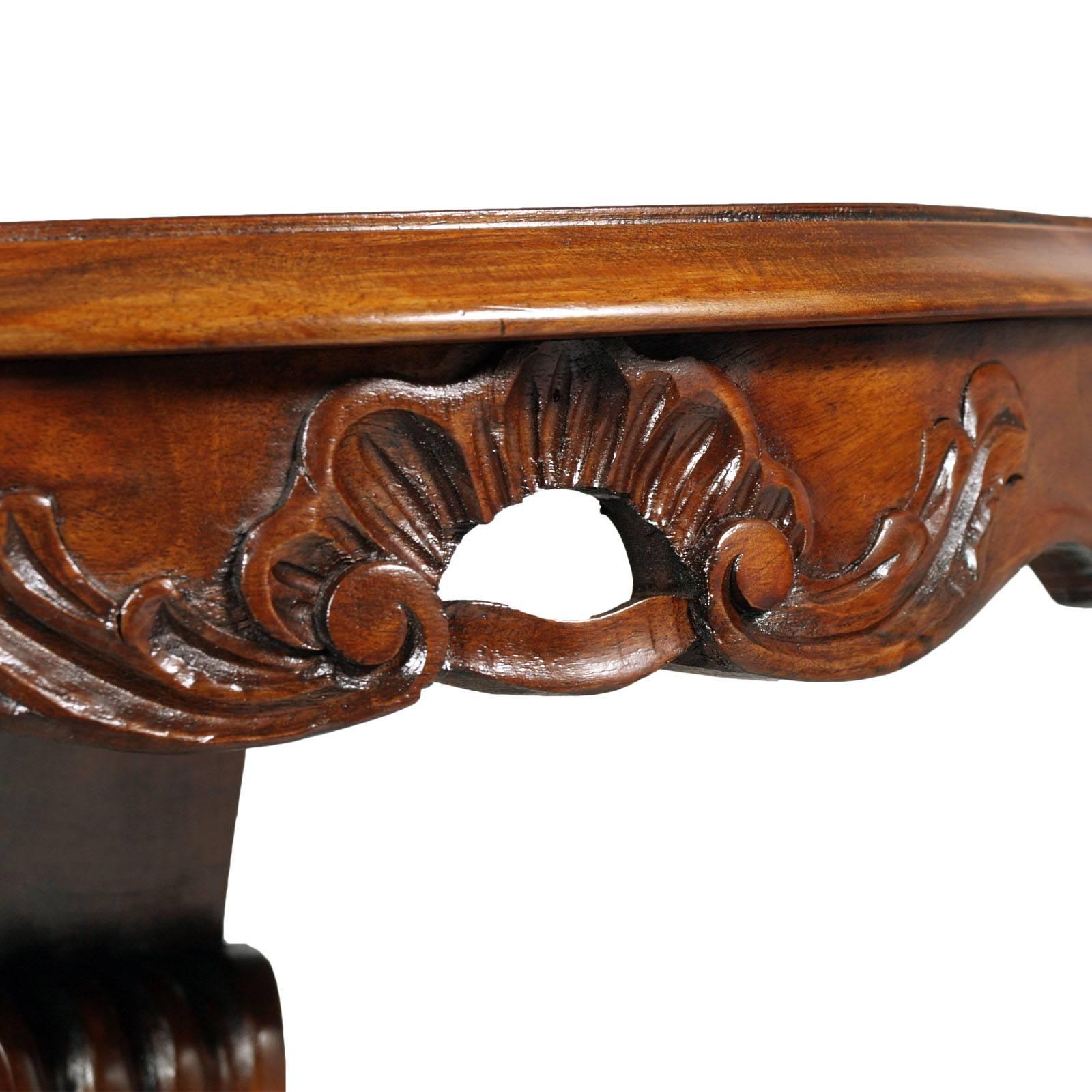 Elegant Venetian console of the early 20th century , baroque revival, in carved walnut and with the top inlaid on burl walnut. Excellent conditions and patina, polished to wax
By Meroni e Fossati , Lissone - Milan

Measure cm: H 85, W 68, D 30.