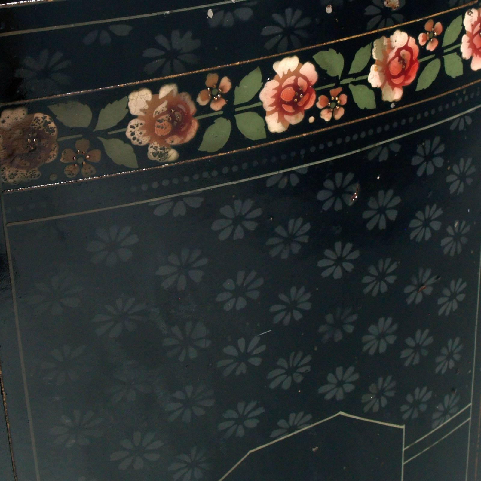 Émaillé Pare-étincelles Art nouveau de la fin du XIXe siècle décoré de nacre en vente