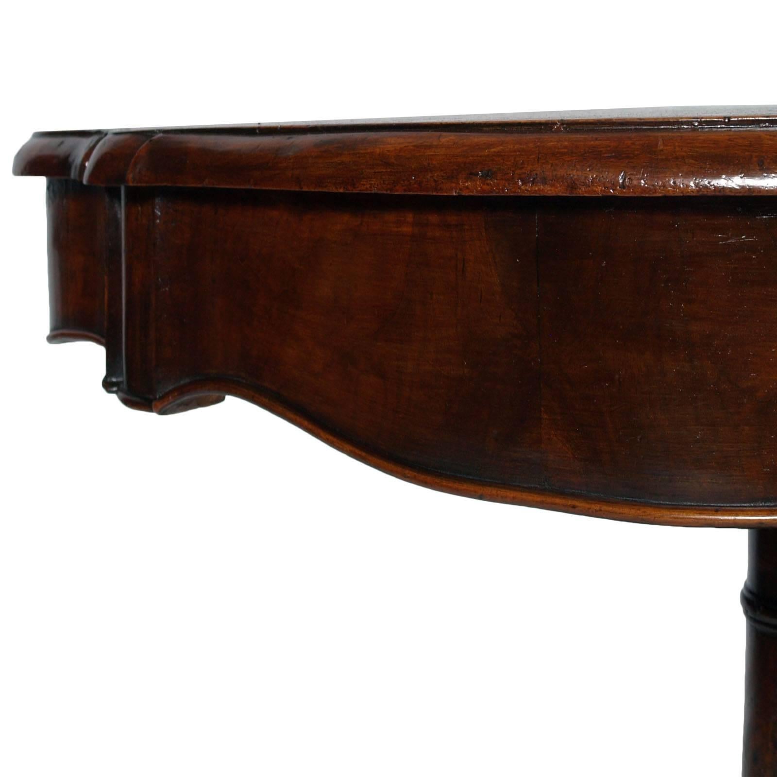 Mid 18th Century Baroque Table , Carvet Walnut by Cucchi & Sola finished to wax In Excellent Condition For Sale In Vigonza, Padua