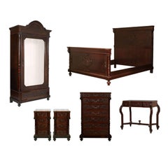 Vincenzo Cadorin Venetian 1890s Bedroom Renaissance Set in Massive Carved Walnut (Noyer massif sculpté)