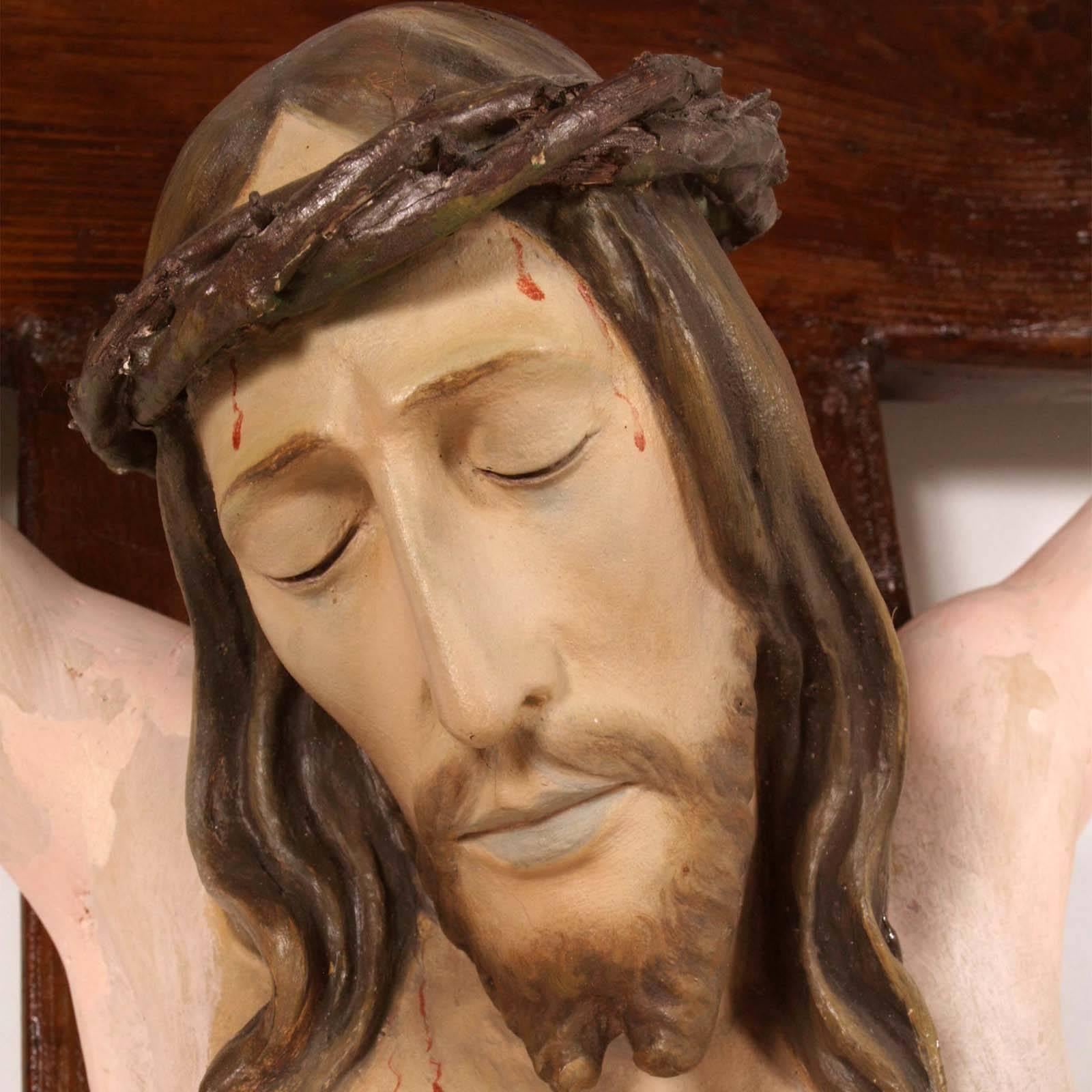 Late 19th Century Polychrome Wood Crucifix Attributable to Vincenzo Cadorin In Good Condition In Vigonza, Padua