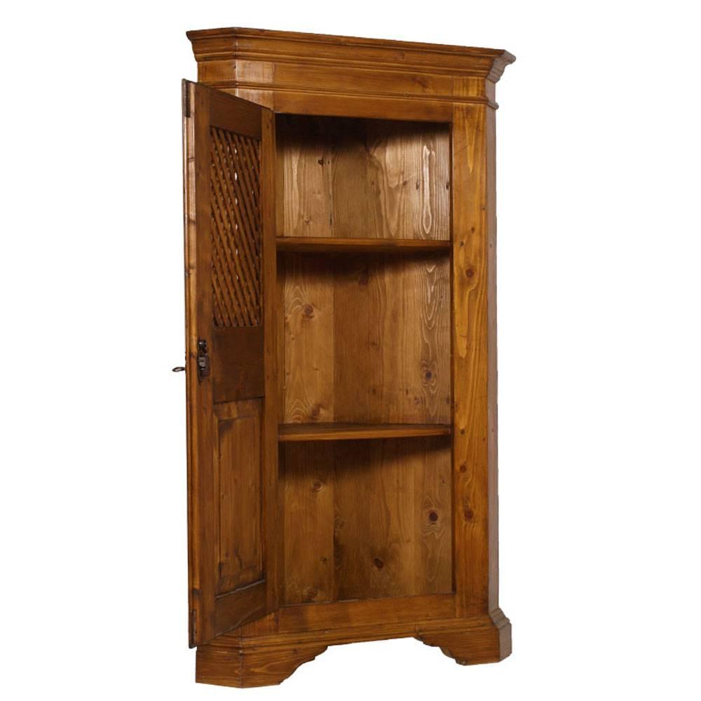 antique Tyrolean country corner rustic cupboard, in solid wood pine, restored and wax polished
Interior shelves, on request, can be arranged at different heights

Measure in cm: H 170, W 90, D 65 x 65.