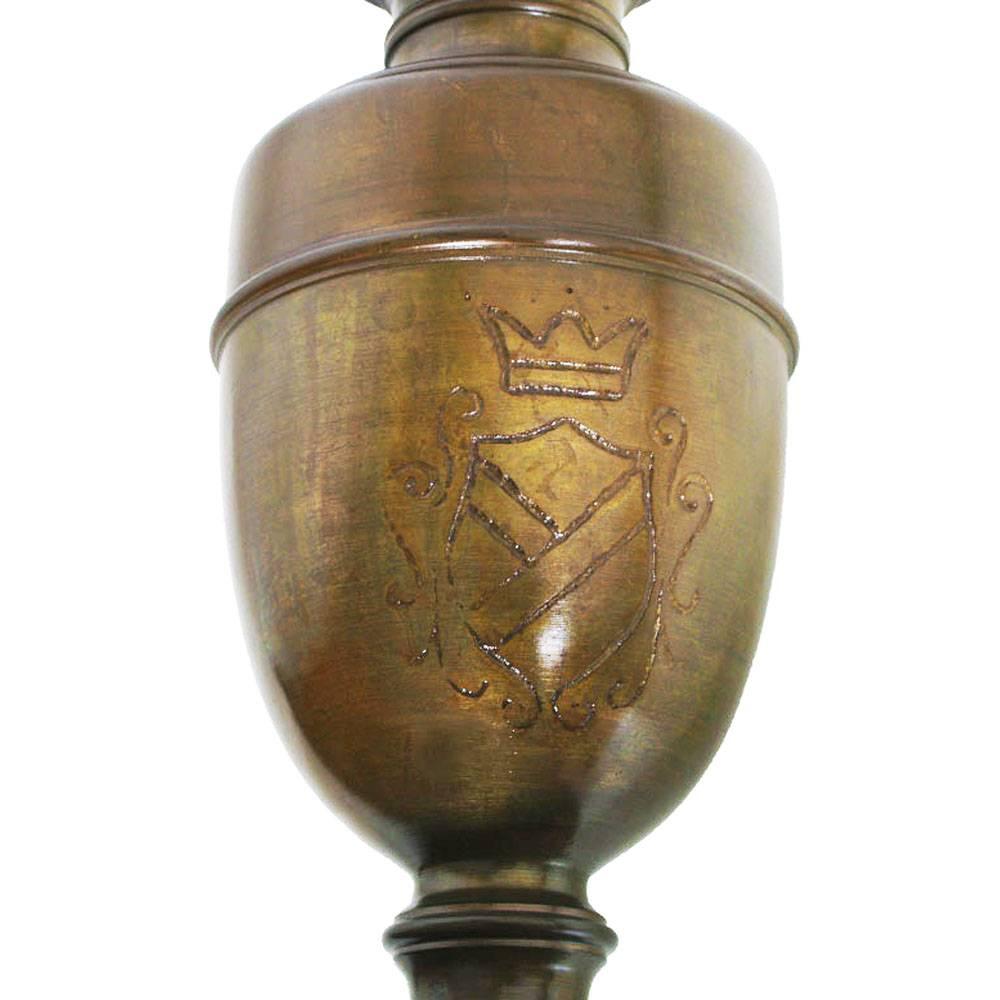 Großer Bronze-Kerzenleuchter-Kandelaber mit Wappen der edlen Familie im Zustand „Gut“ im Angebot in Vigonza, Padua