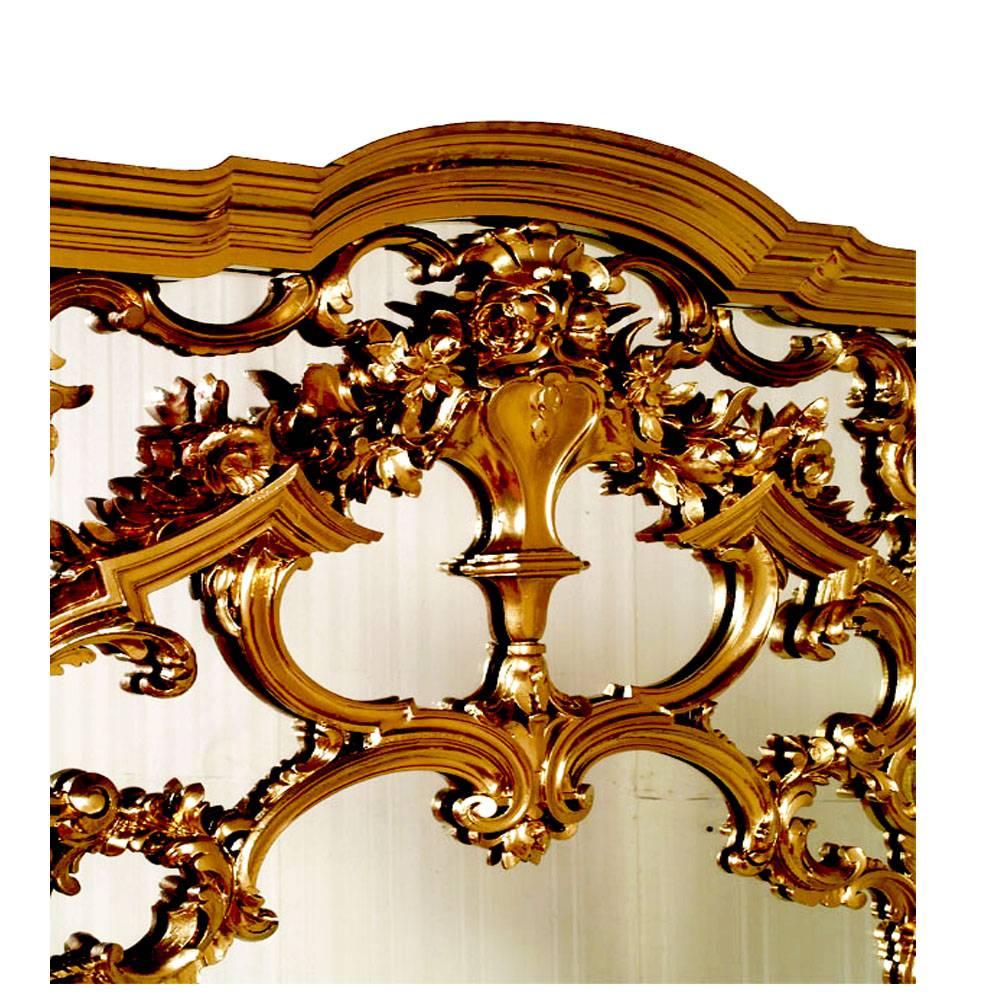 Early 1900s large Venetian Rococo mirror by Testolini-Salviati giltwood, hand-carved walnut.

Measures cm: H 178  W 117  D 10