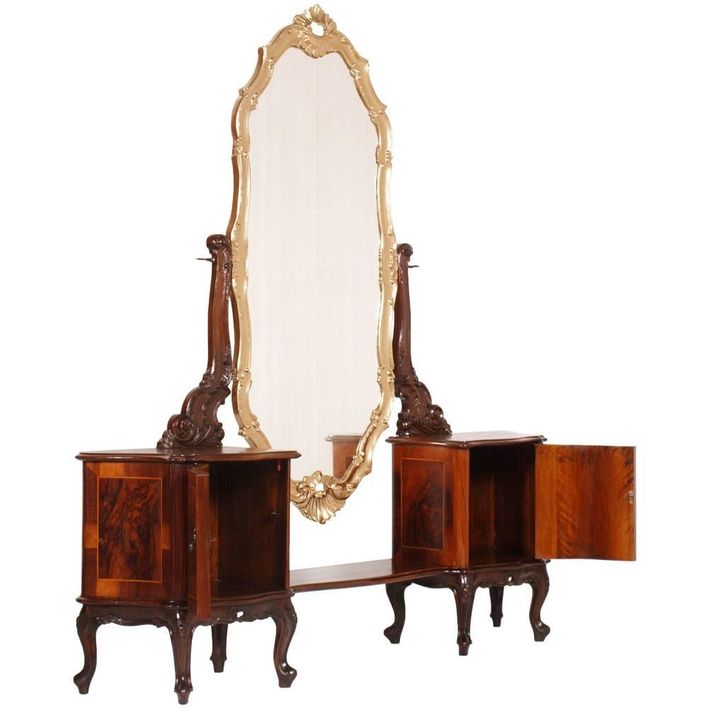 Venetian Baroque mirrored console or vanity, of the period 1930s, by Testolini-Salviati Jesurum. Mirror and other parts in solid wood, in hand-carved walnut with gold leaf finish. Cabinets in walnut and burr walnut applied with fillet