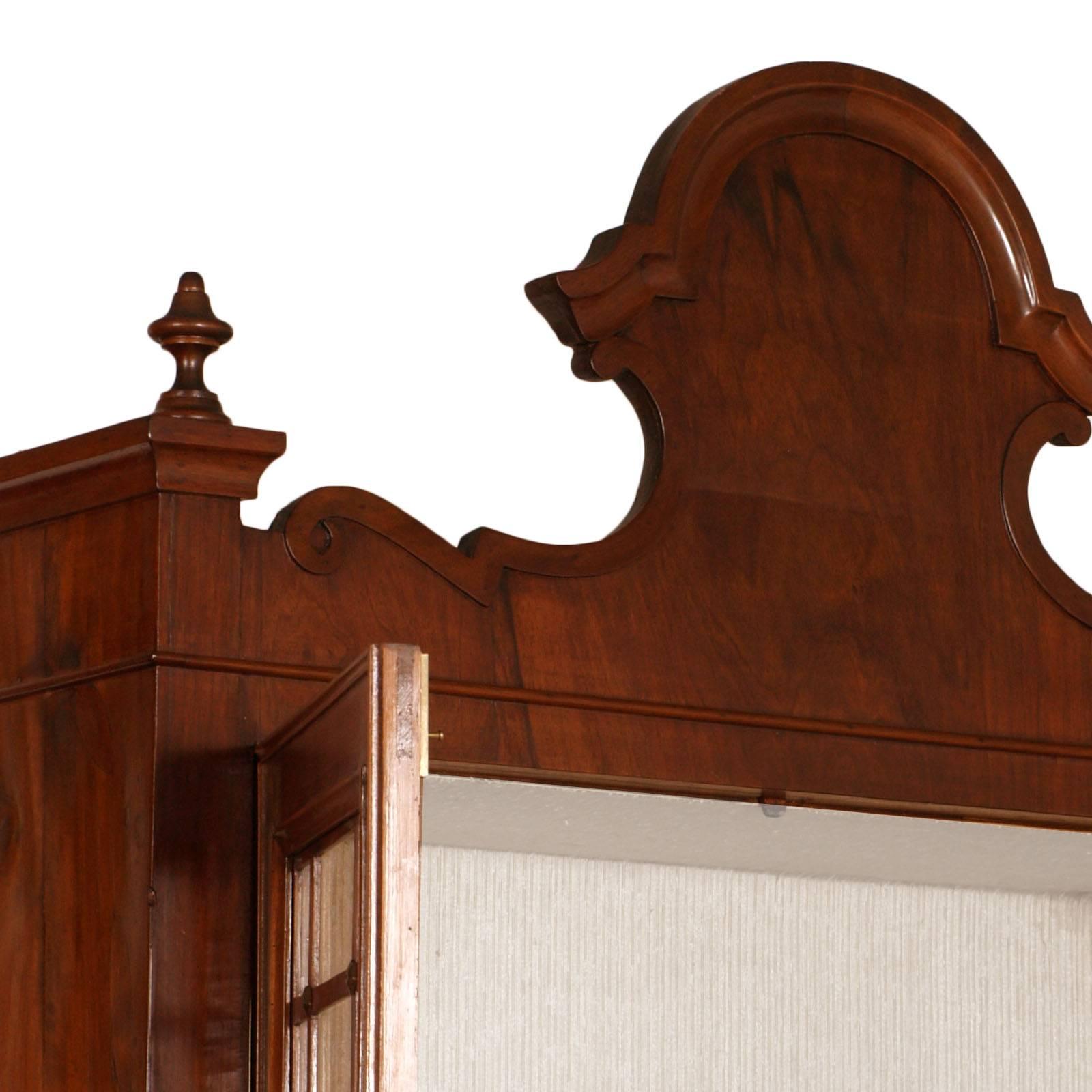 19th Century Italian Sideboard Credenza, display cabinet , Walnut wax polished In Good Condition For Sale In Vigonza, Padua